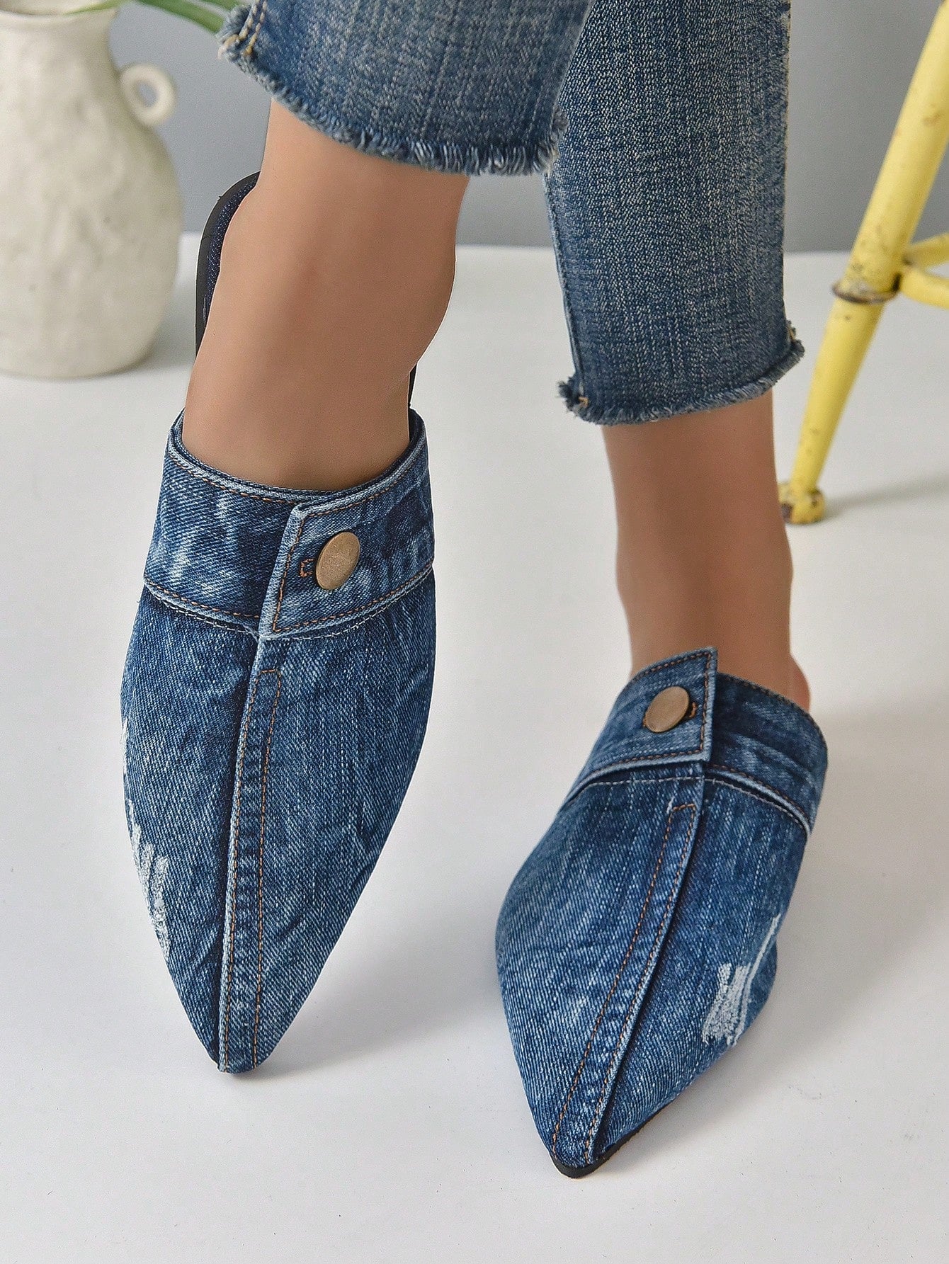 أحذية مسطحة نسائية