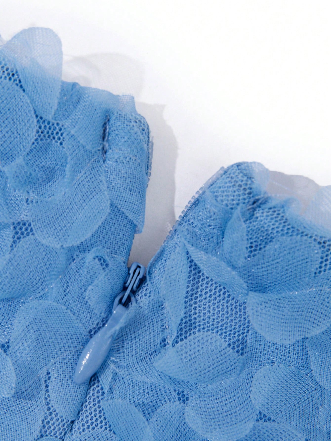 فستان حفلة مزين مكشوف الكتف طول إلى الأرض