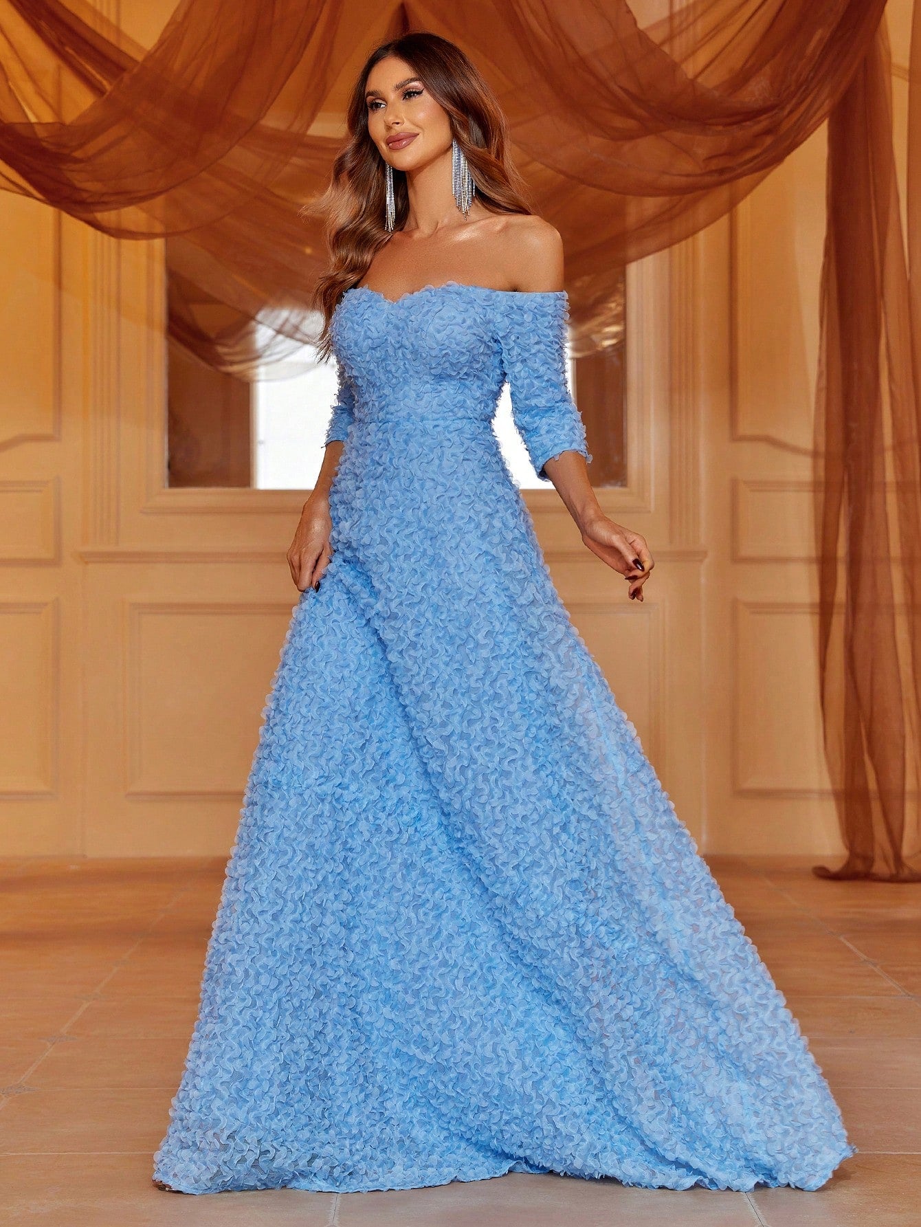 فستان حفلة مزين مكشوف الكتف طول إلى الأرض