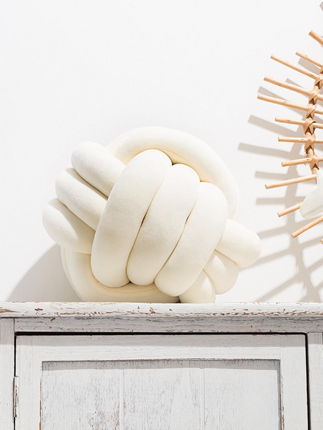 وسائد مزينة بتصميم هندسي قطعة واحدة