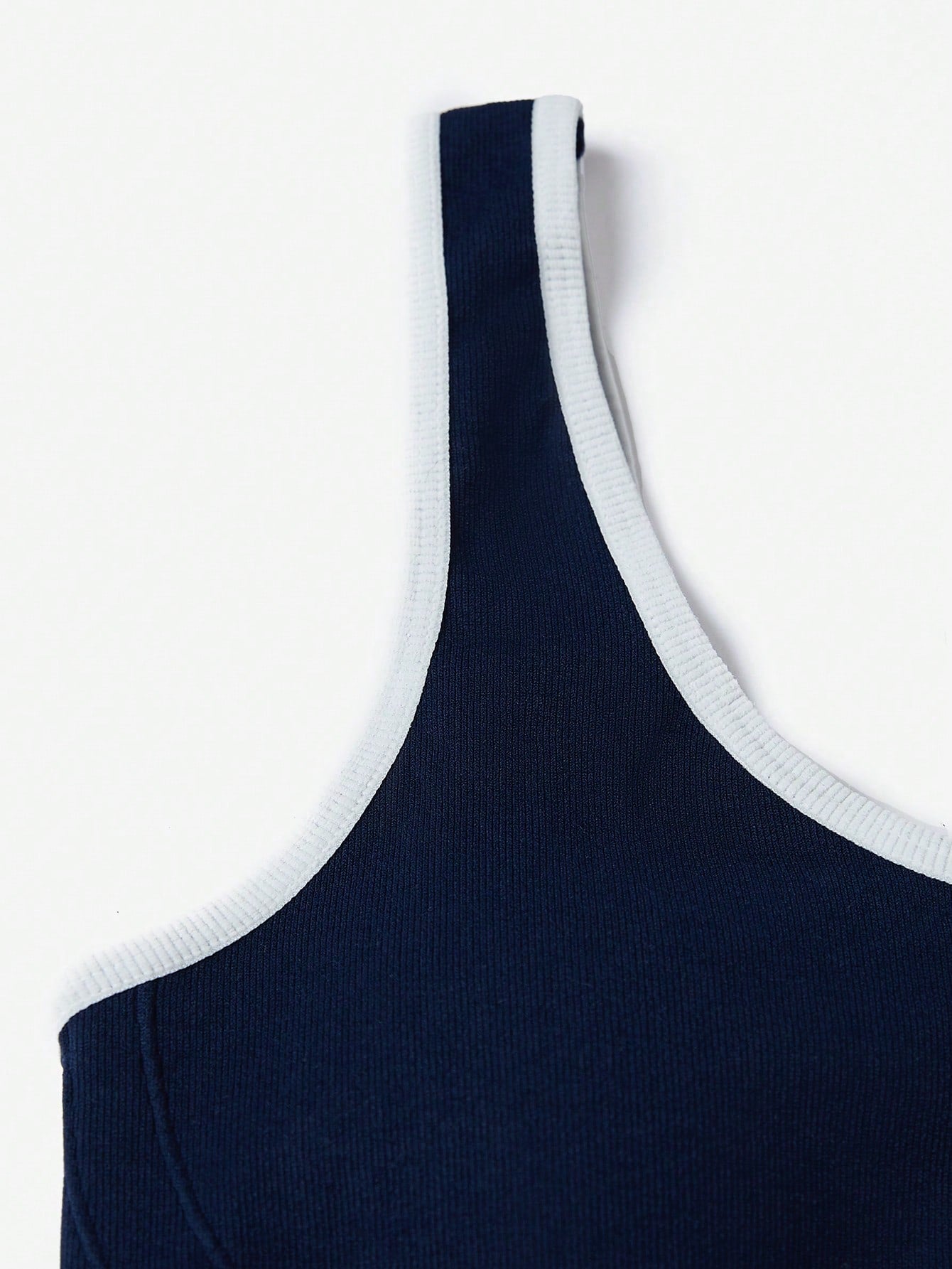 طقم حمالة صدر شريط متباين سلس وسروال داخلي