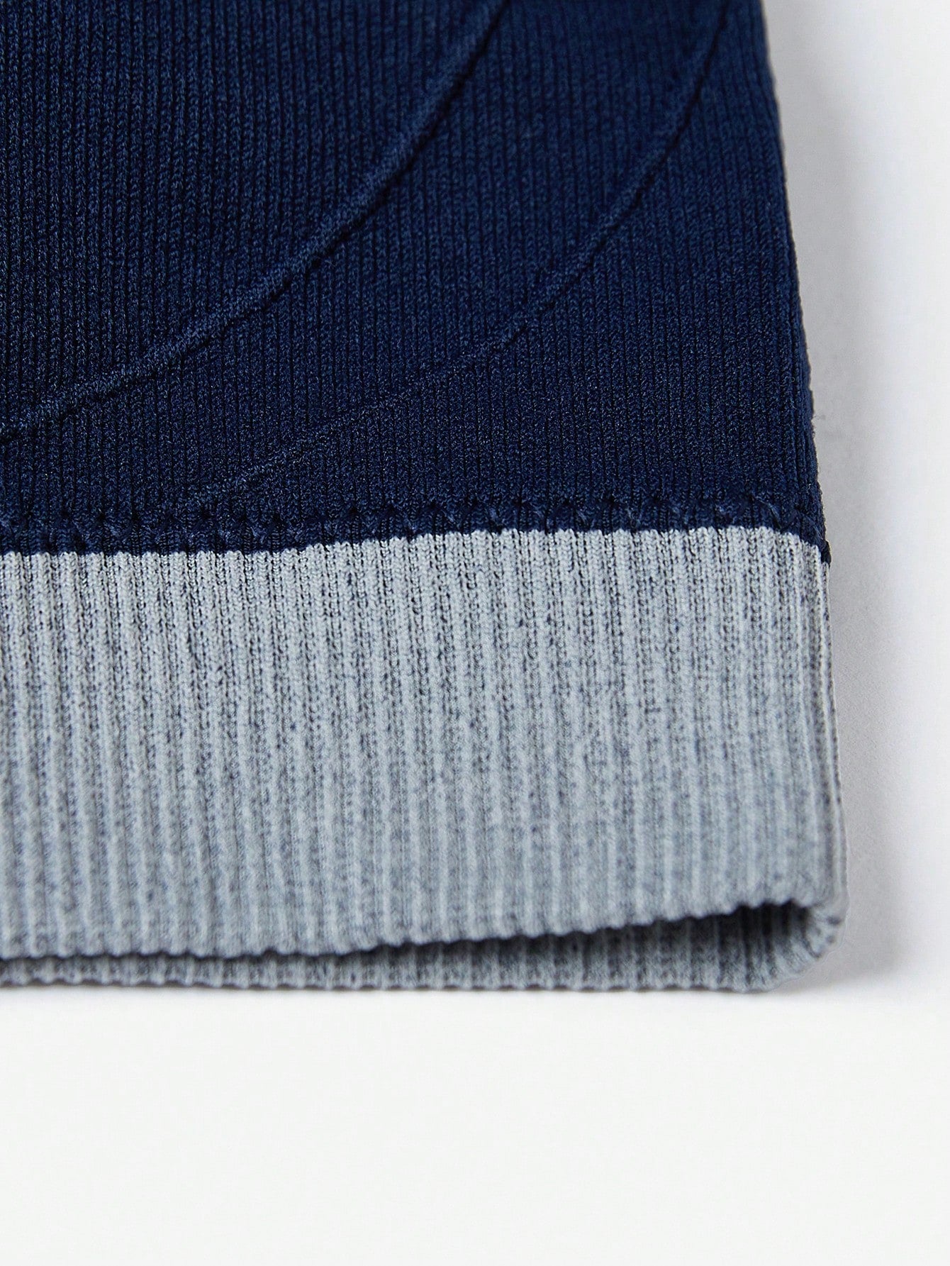 طقم حمالة صدر شريط متباين سلس وسروال داخلي