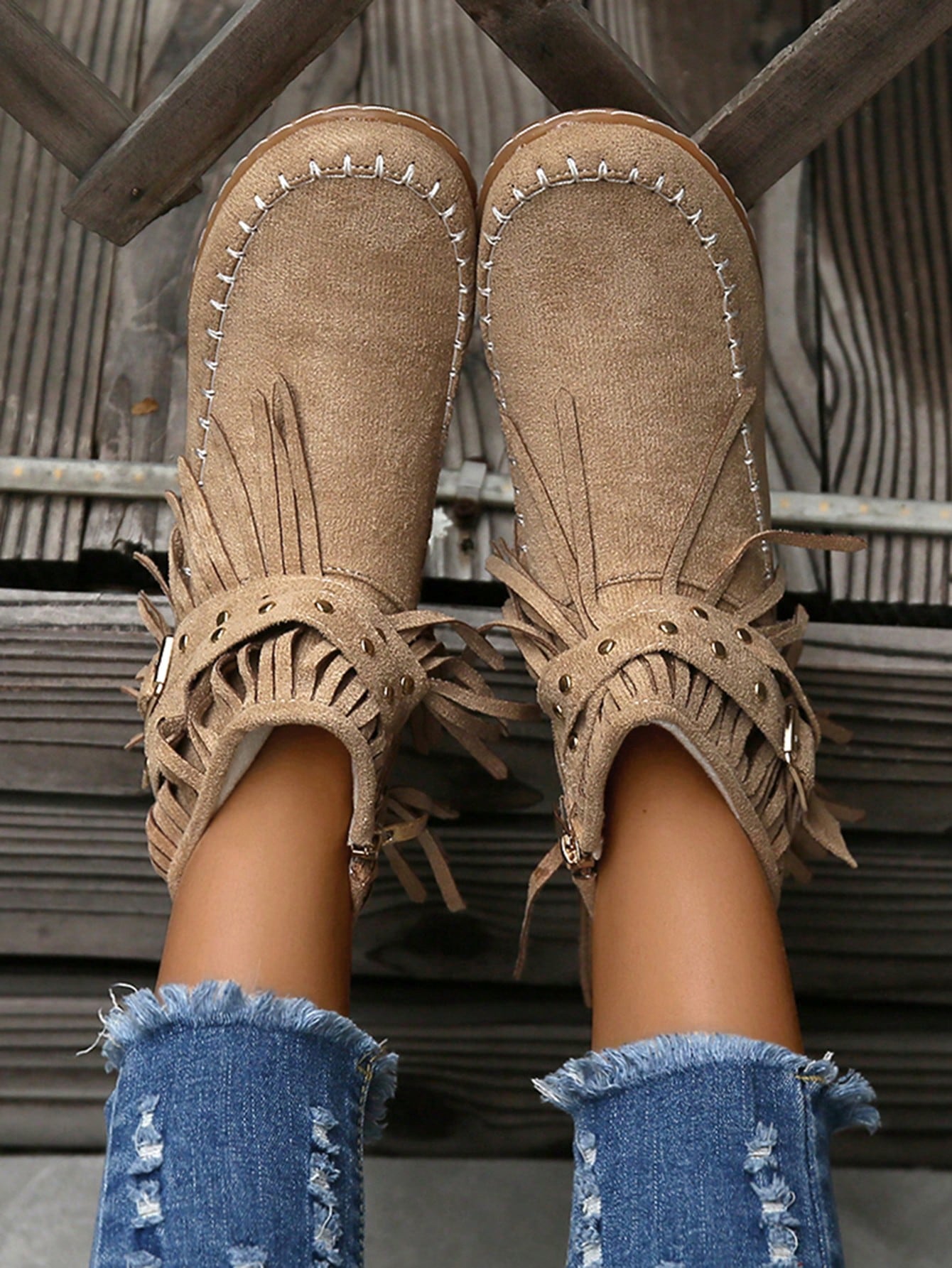 حذاء نسائي مسطح بشراشيب ومسمار وسحاب جانبي لتزيين أحذية الموضة المسطحة