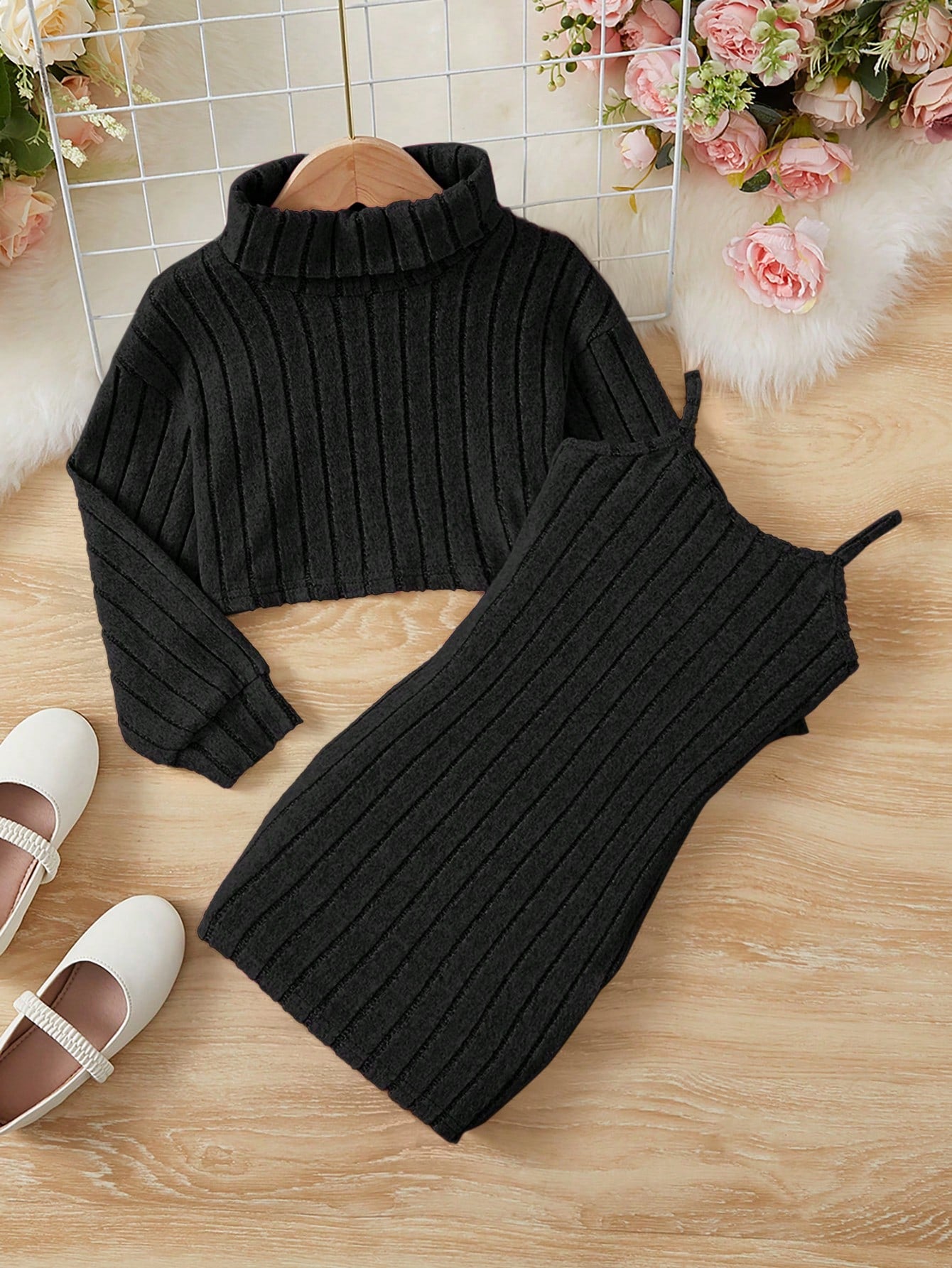 أطقم طفلة صغيرة