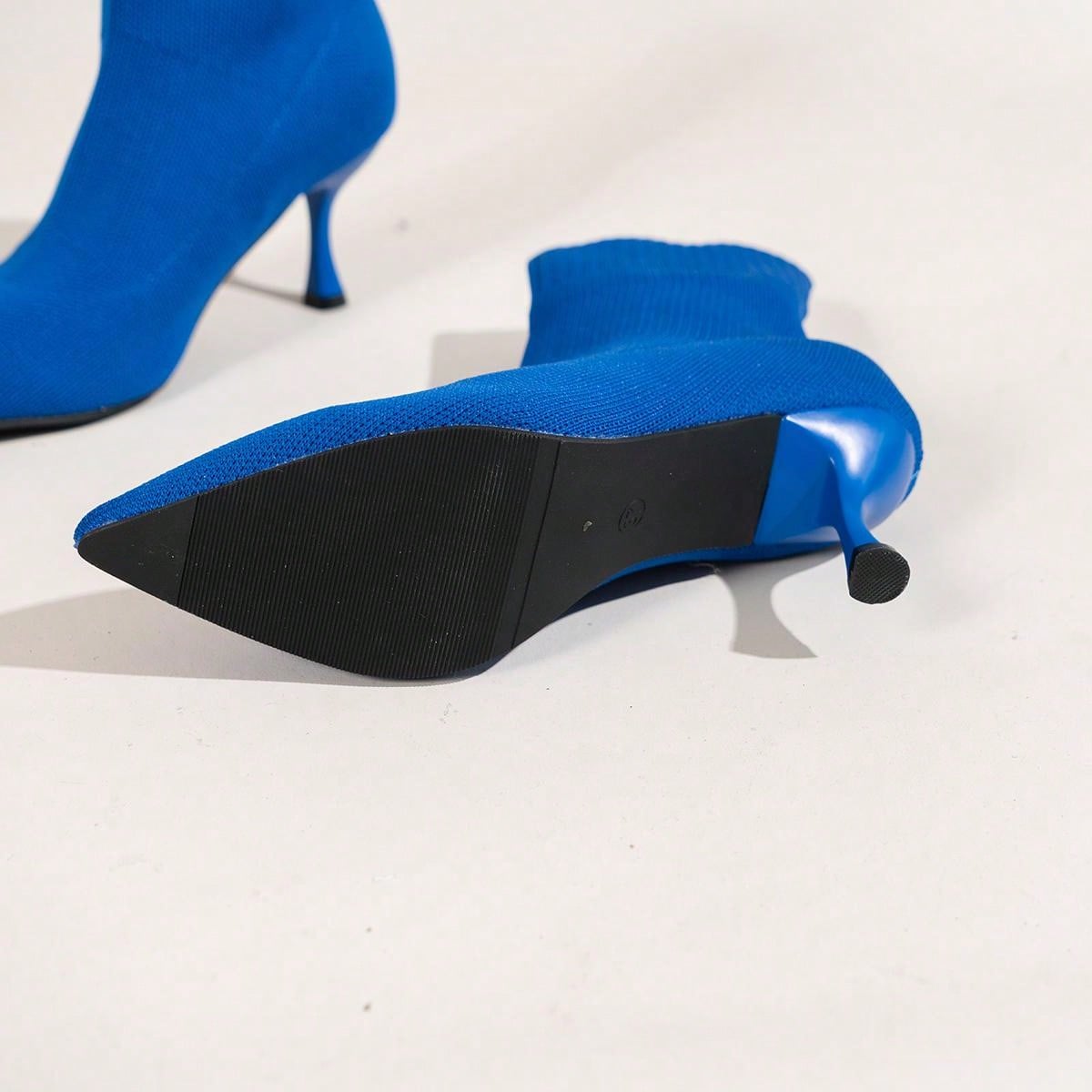 حذاء نسائي أزرق محبوك منسوج