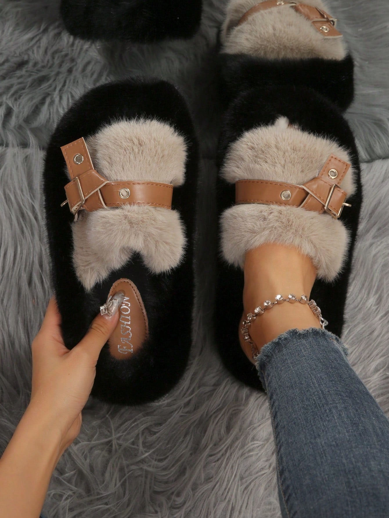 نعال قطيفة بحزام سميك من البولي يوريثان للسيدات، 2023 صنادل مسطحة جديدة مفتوحة من الأمام