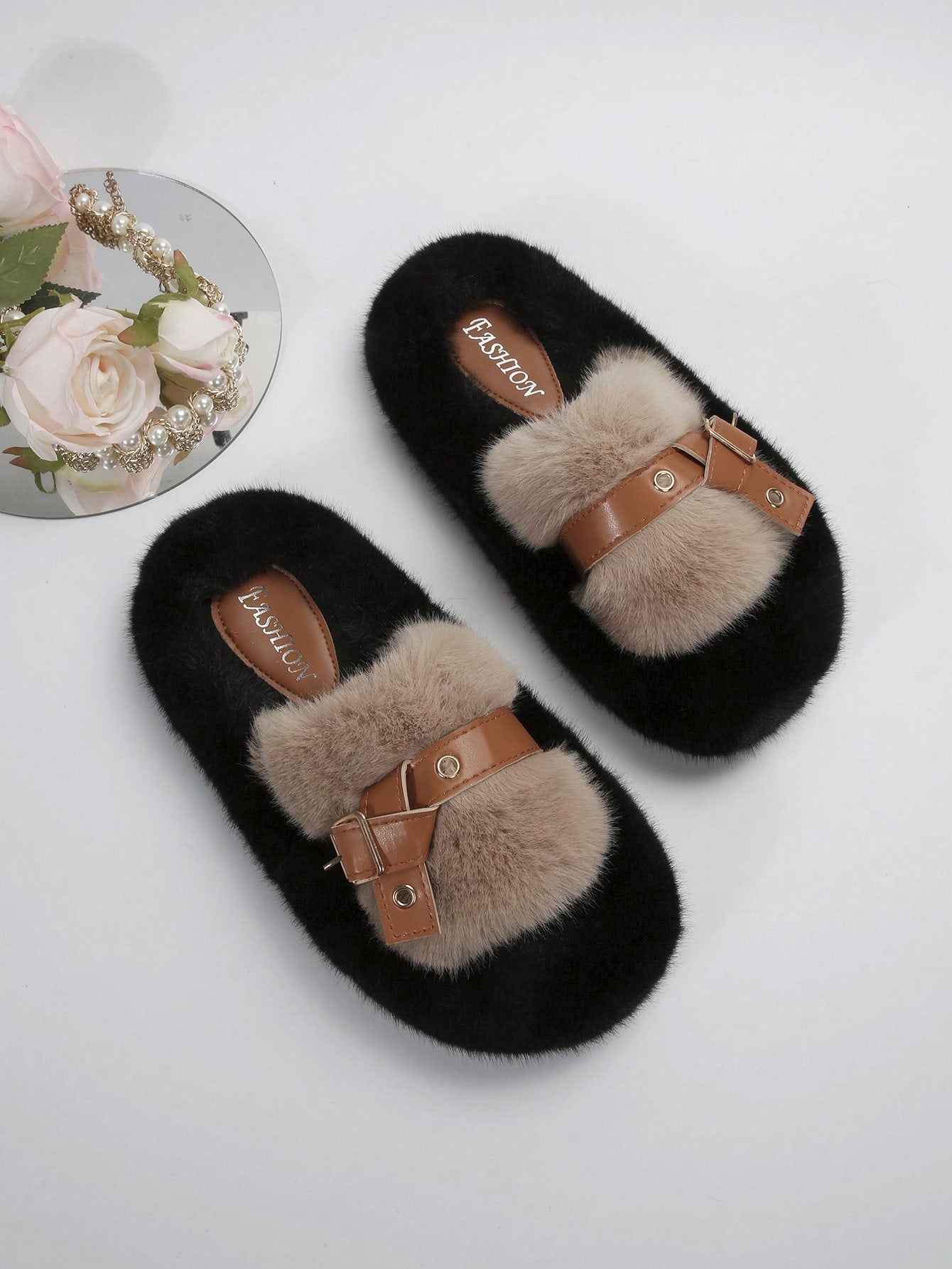 نعال قطيفة بحزام سميك من البولي يوريثان للسيدات، 2023 صنادل مسطحة جديدة مفتوحة من الأمام