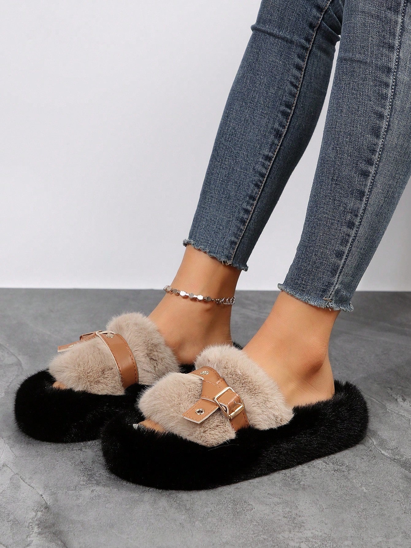 نعال قطيفة بحزام سميك من البولي يوريثان للسيدات، 2023 صنادل مسطحة جديدة مفتوحة من الأمام