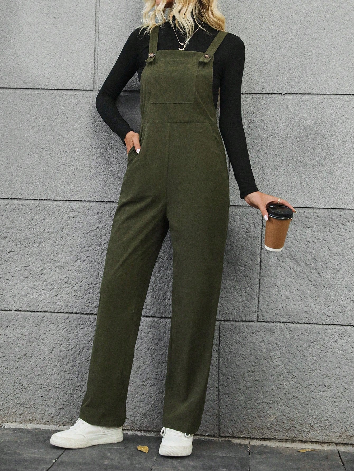 جمبسوت بحمالات جيب مائل نسيج قطن بدون تي شيرت