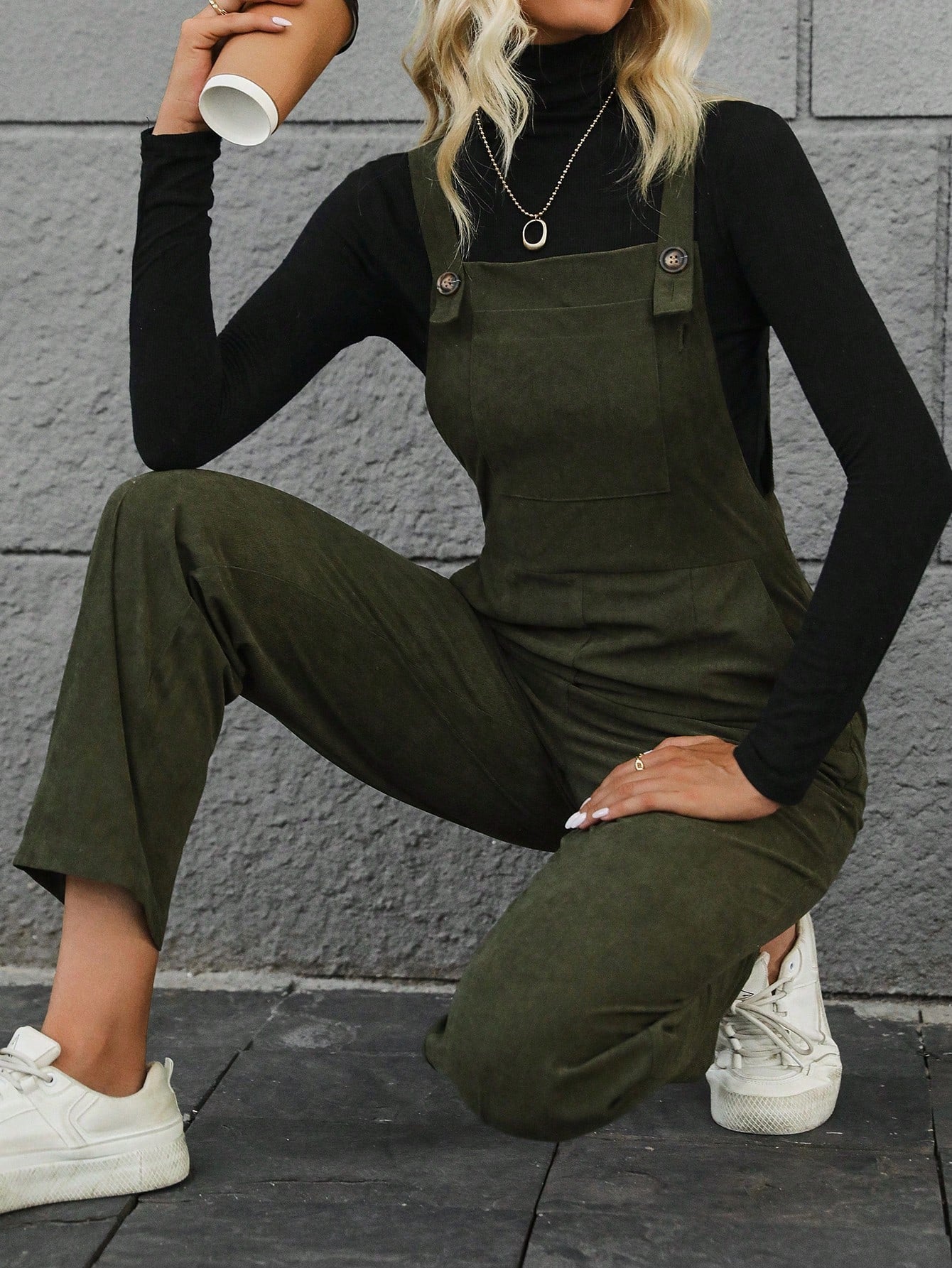 جمبسوت بحمالات جيب مائل نسيج قطن بدون تي شيرت