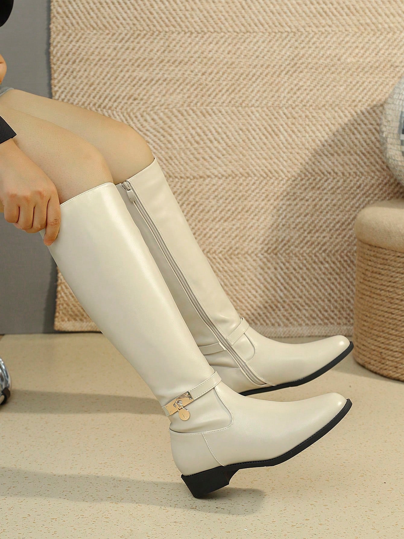 جزمة الركبة للنساء , أنيق لون اللوز جزمة برقبة طويلة مع ميتالك مشبك زخارف , سحاب جانبي , متعدد الجوانب والاستعمالات جزمة عالية الى خريف و الشتاء , باصابع قدم دائري , مكتنز كعب , مريح , أنيق للنساء جزمة ركأس الخيل