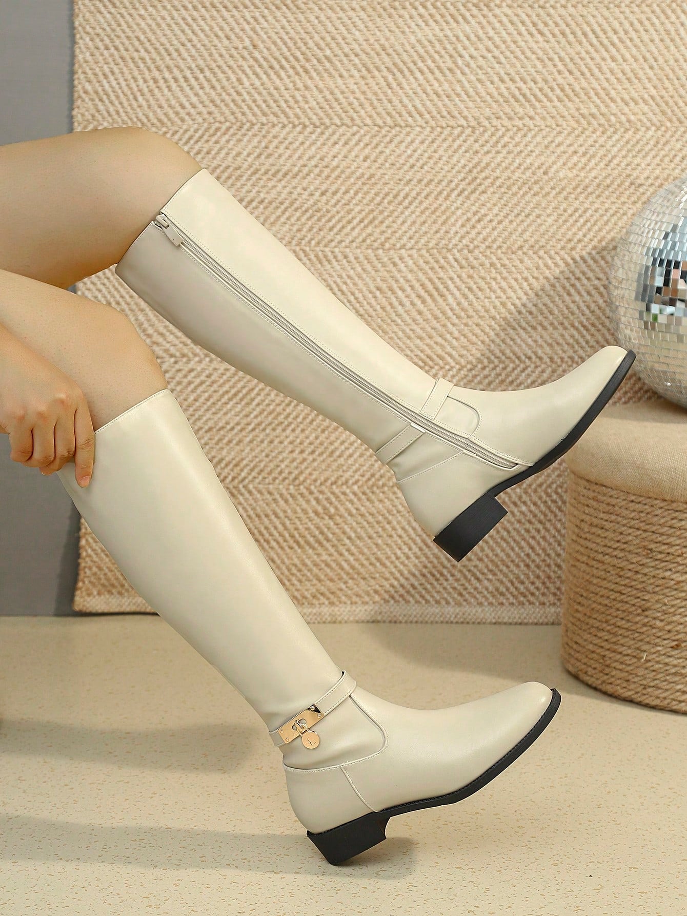 جزمة الركبة للنساء , أنيق لون اللوز جزمة برقبة طويلة مع ميتالك مشبك زخارف , سحاب جانبي , متعدد الجوانب والاستعمالات جزمة عالية الى خريف و الشتاء , باصابع قدم دائري , مكتنز كعب , مريح , أنيق للنساء جزمة ركأس الخيل