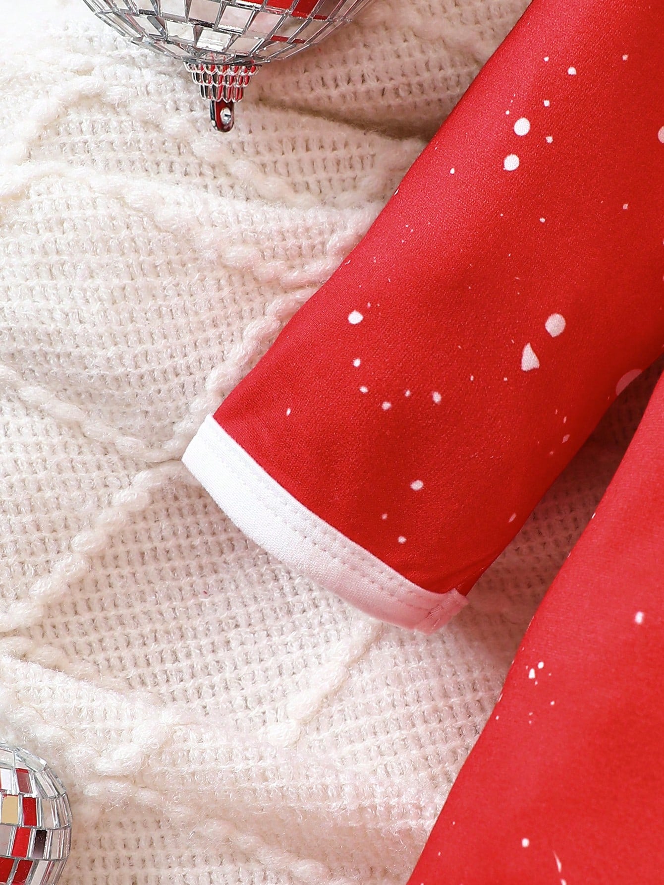 بدلة وقبعة برسومات للفتيات