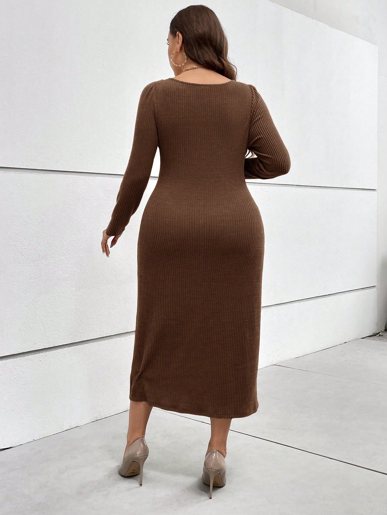 فستان ياقة سويت هارت محبوك مضلع مقاس كبير