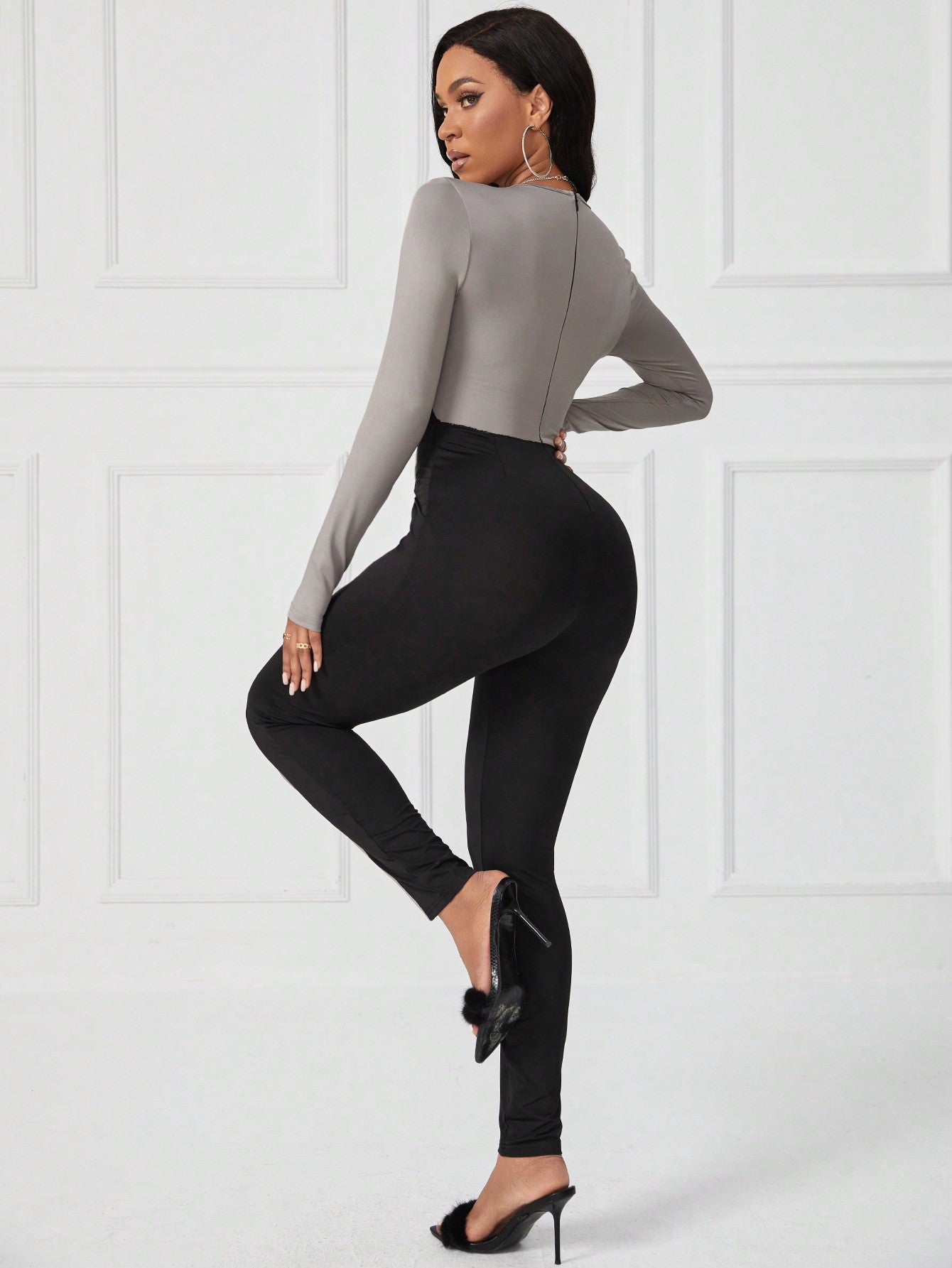 برباط أمامي بألوان متباينة للنساء