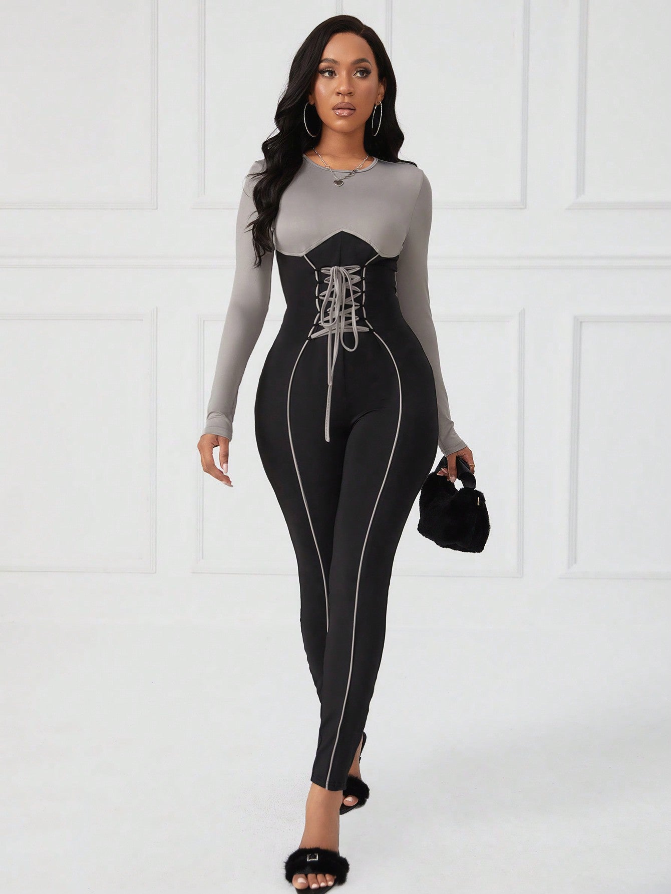 برباط أمامي بألوان متباينة للنساء