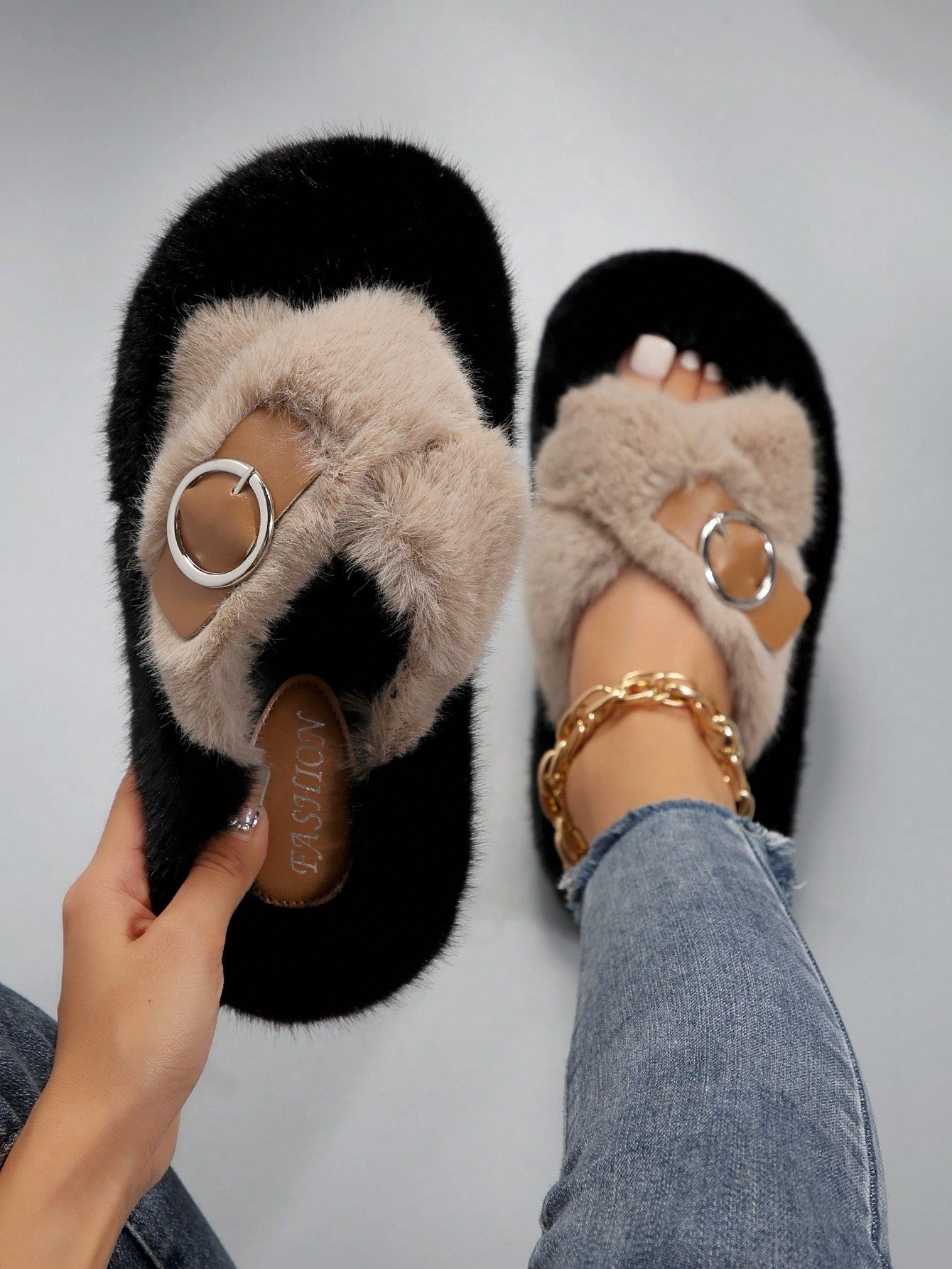 نعال قطيفة بحزام سميك من البولي يوريثان للسيدات، 2023 صنادل مسطحة جديدة مفتوحة من الأمام