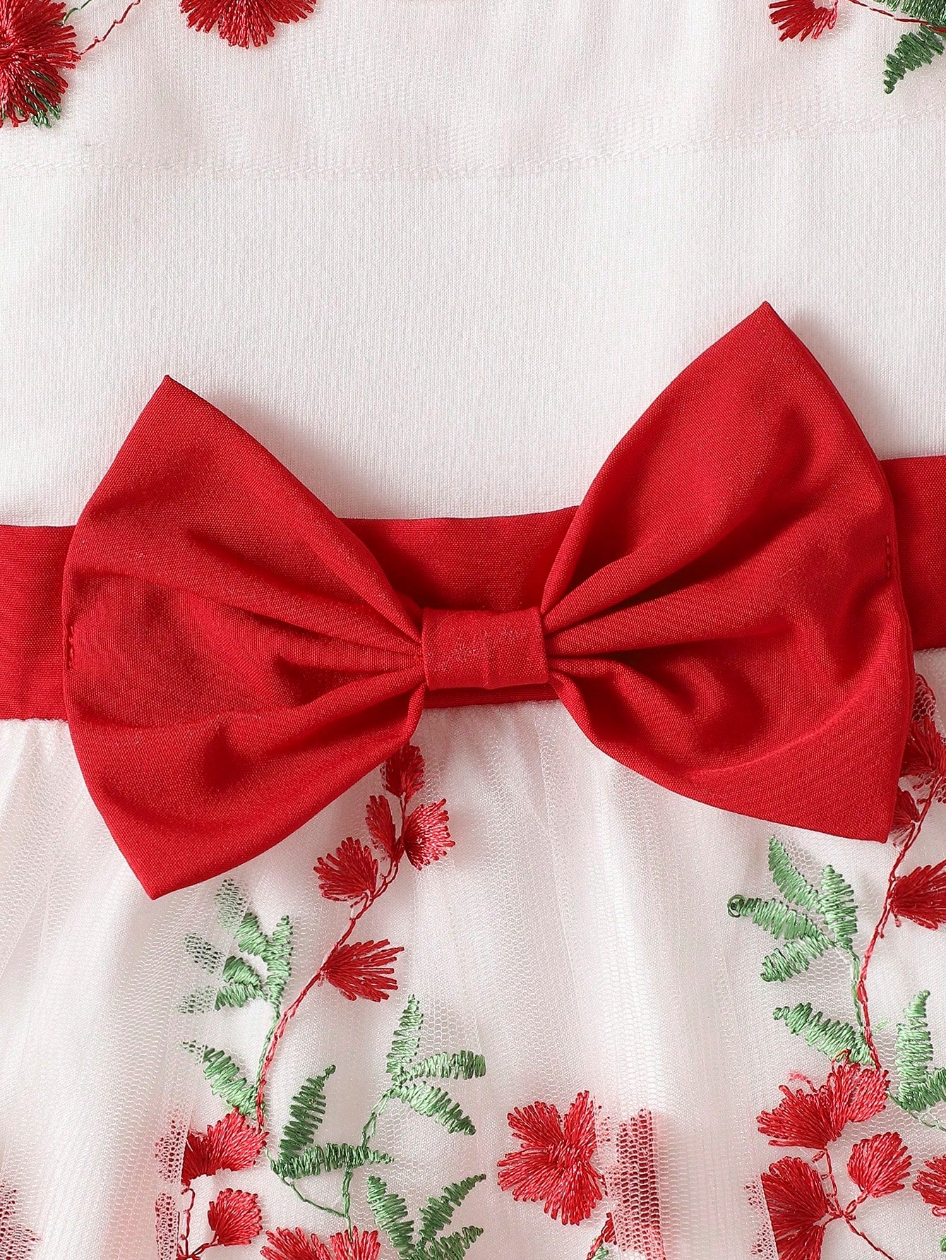 فستان بدون أكمام وزهور وزخارف من الفراشة المطرزة لجرار الأميرات للطفلات الرضع (موقع الزهور الجملية يتم تحديده عشوائيا في البضائع بالكمية الكبيرة)