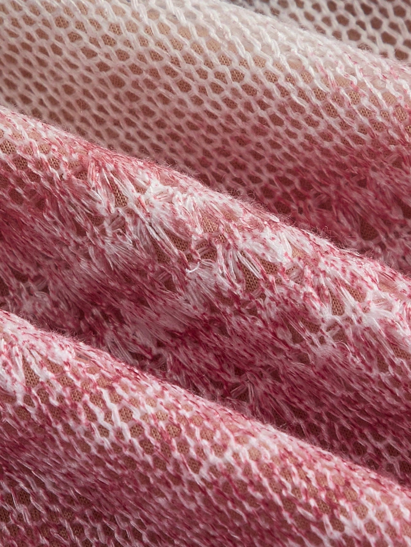 فستان نسائي بأكمام منتفخة وحزام بخطوط