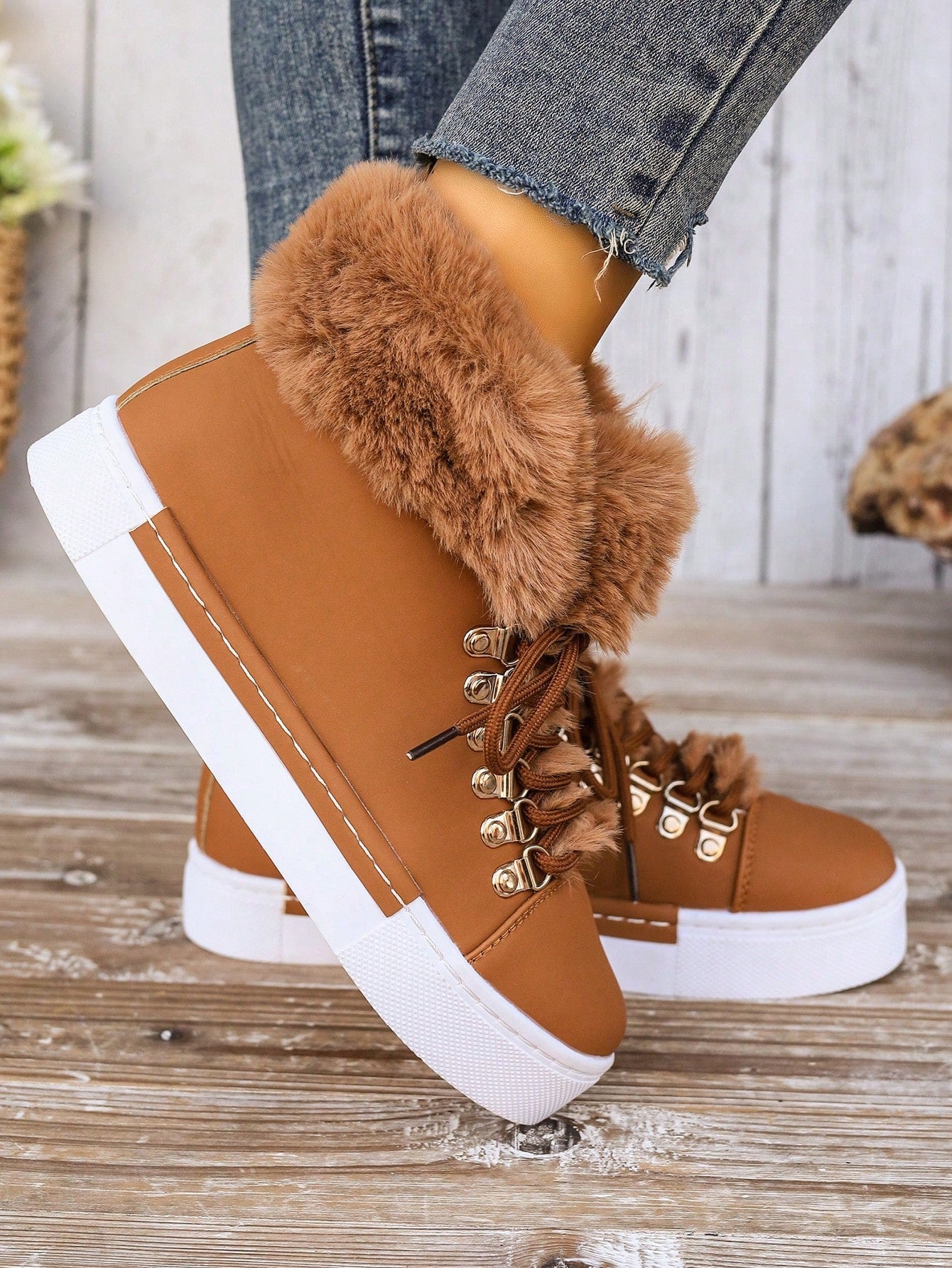 جزمة الثلج للنساء موضة قطع عالية مع ياقة , وردي ربط الحذاء & بتصميم مشبك