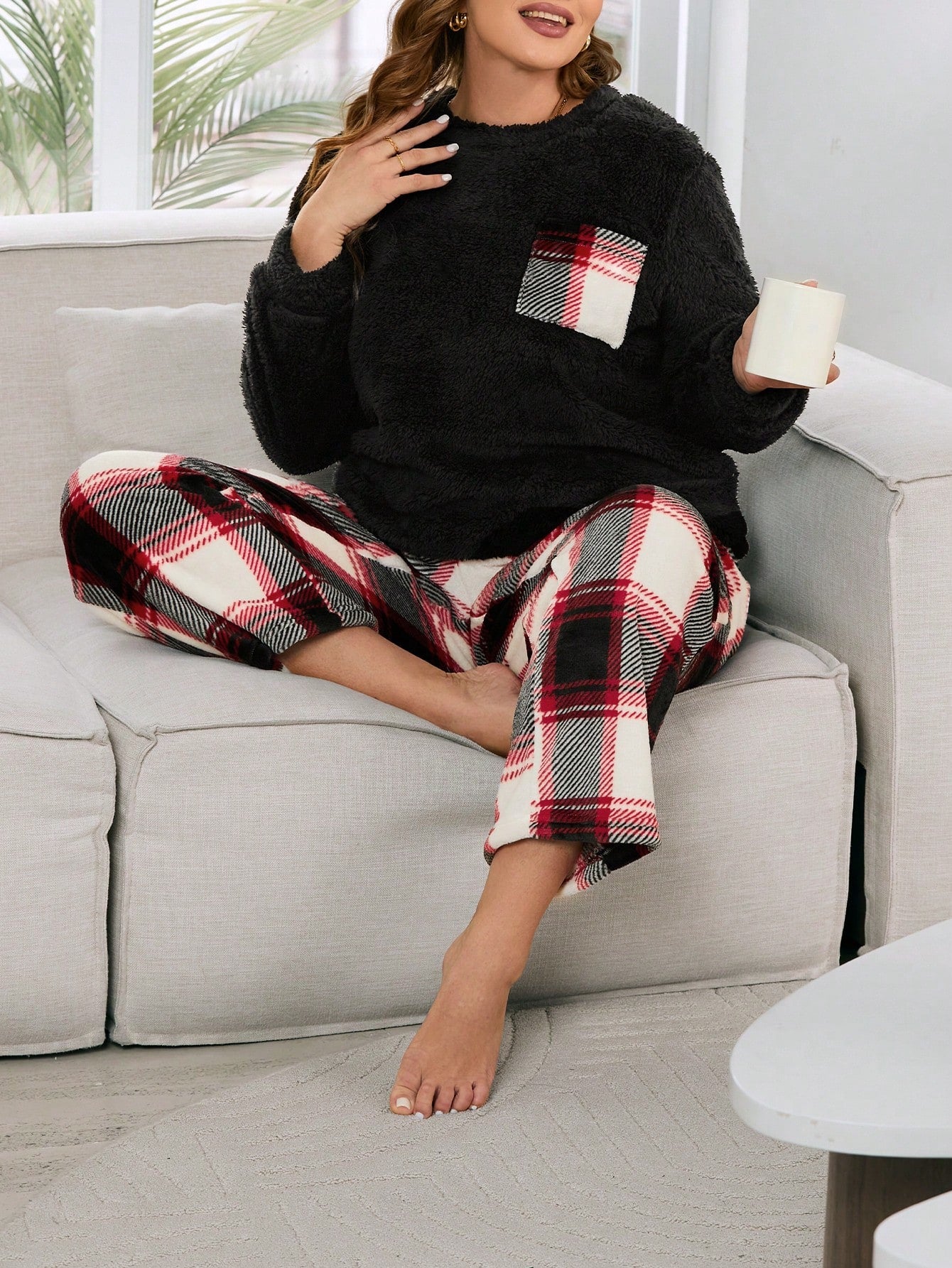 طقم بيجامة نسائي منقوش من الفلانيل مقاس كبير وسروال طويل