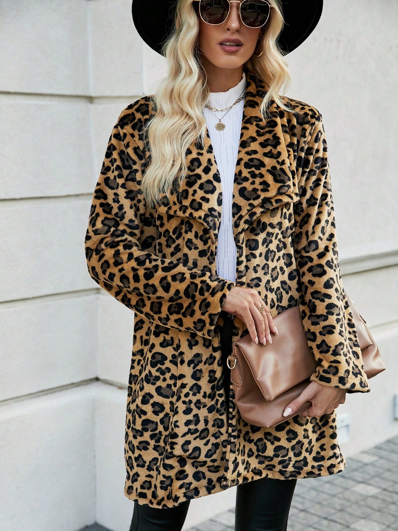 معطف نسائي بياقة متدلية وطبعة الفهد بكتف منسدل