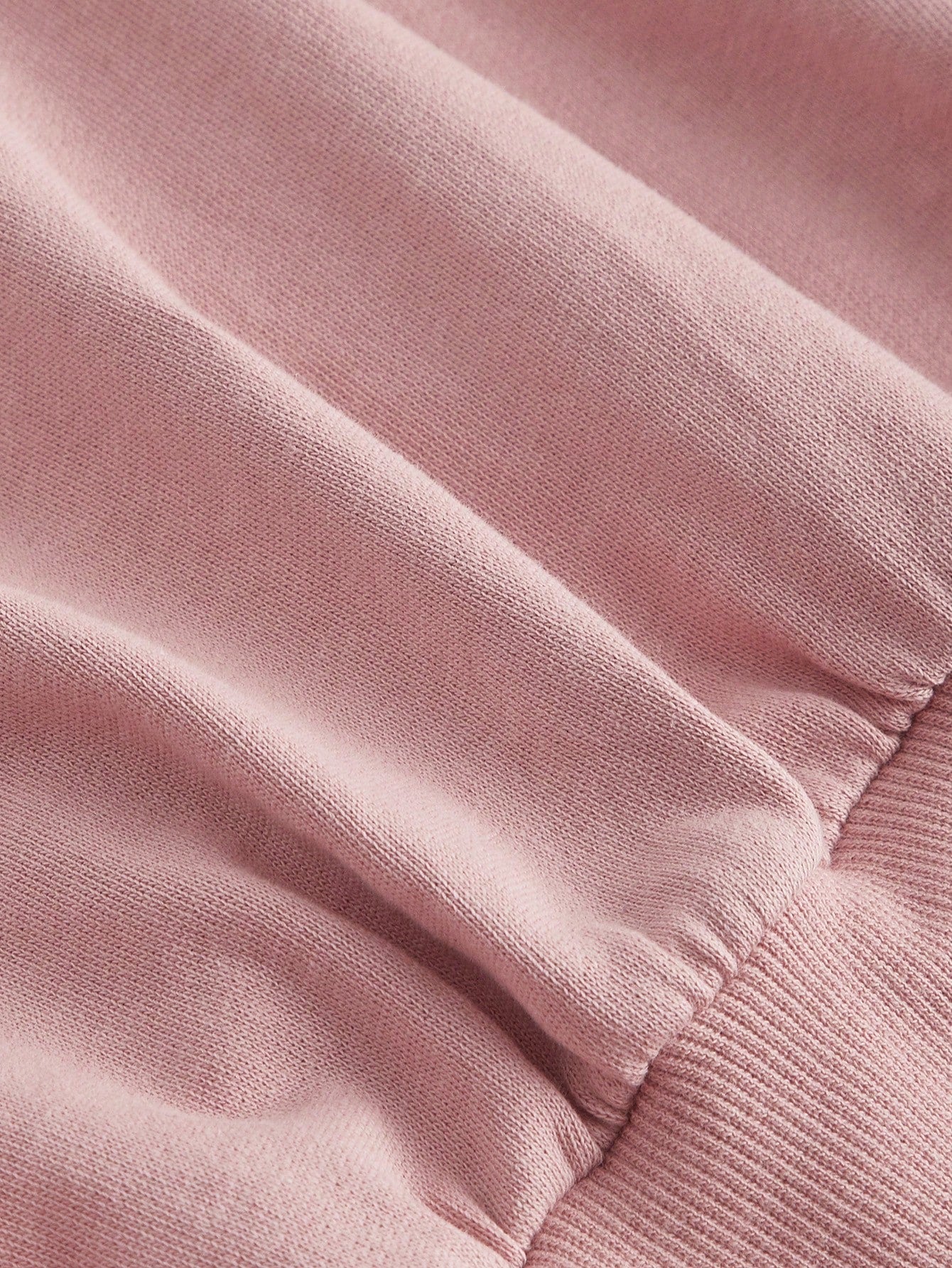 سويت شيرت نسائي بياقة غير منتظمة وكتلة الألوان