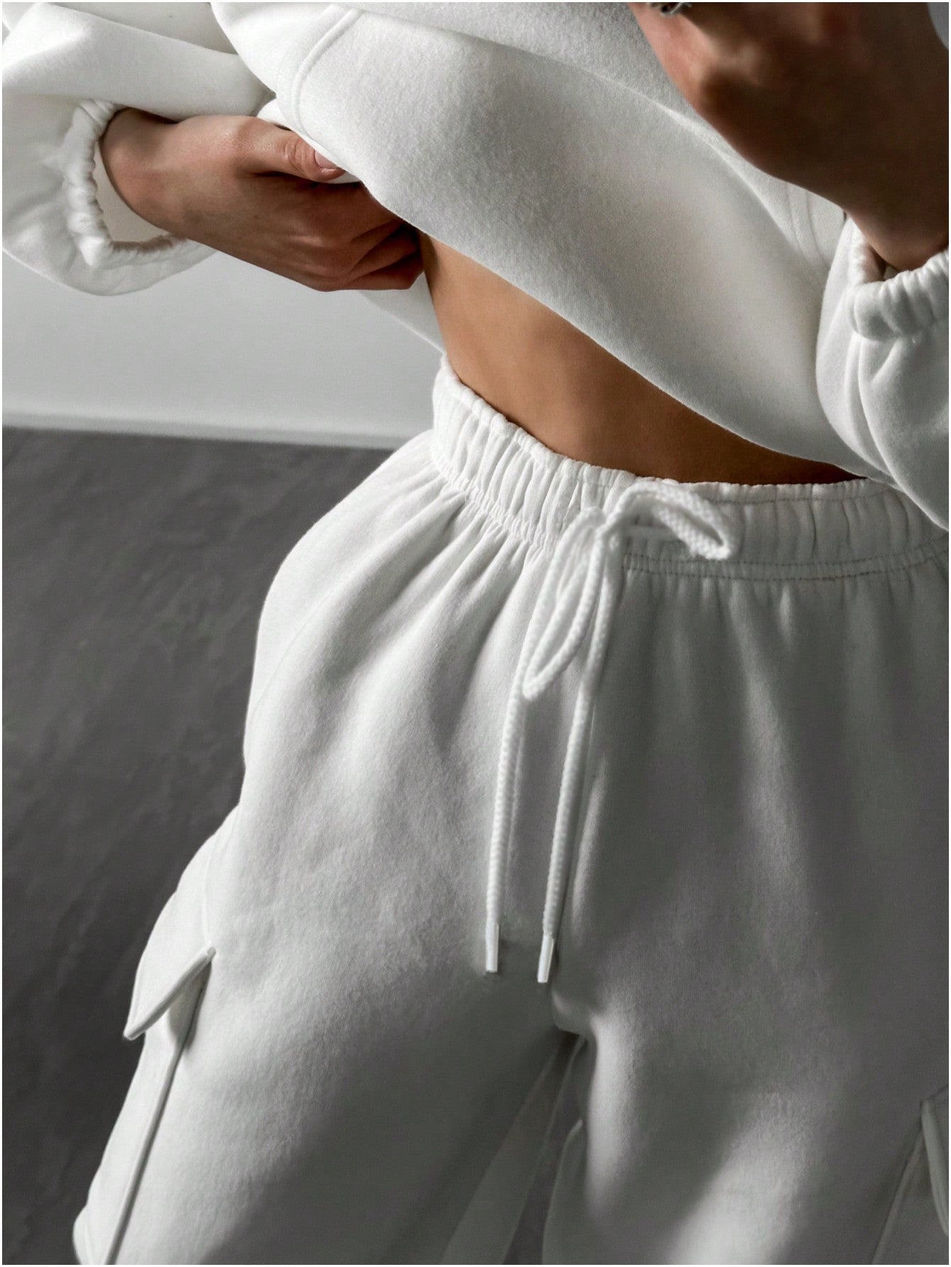 هوديي للسيدات مع جيوب الكنغر وبدلة رياضية من قطعتين