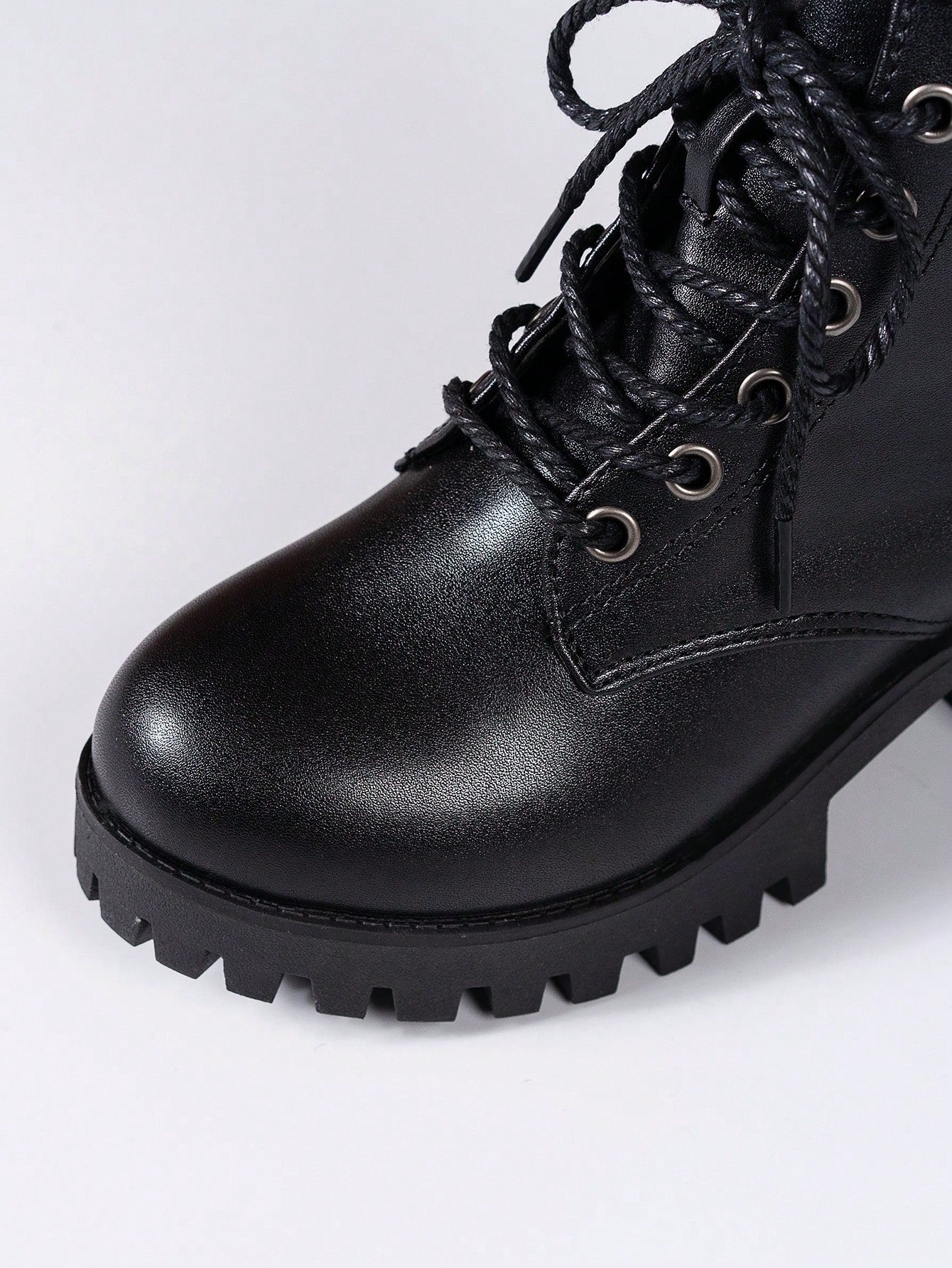 جزمة عسكرية بديكور مشبك رباط امامي سحاب جانبي منصة