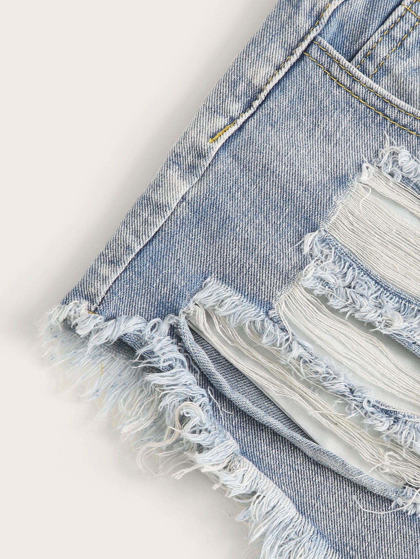 شورتات دينيم نسائية