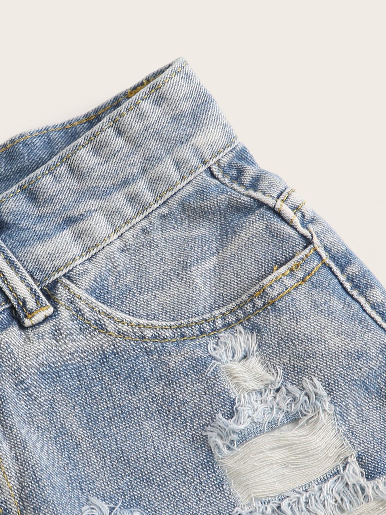 شورتات دينيم نسائية