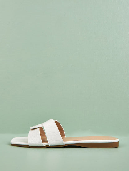 صنادل نسائية بتصميم تمساح معقوفة، صنادل انزلاقية بيضاء