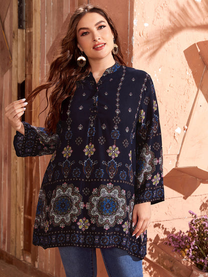 بلوزة مقاس كبير وبعنق مسنن مع طباعة مانديلا