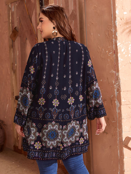 بلوزة مقاس كبير وبعنق مسنن مع طباعة مانديلا