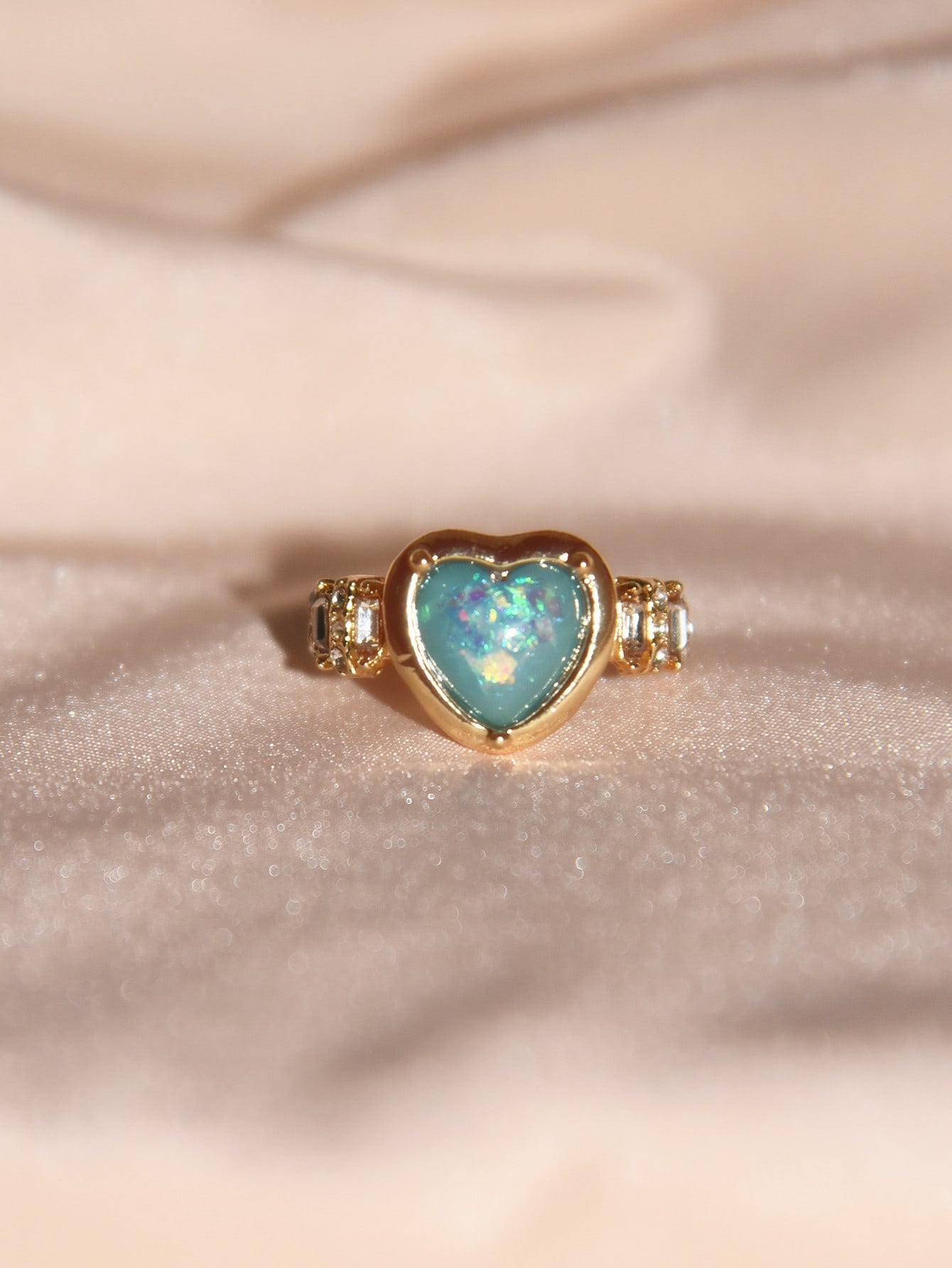 خاتم بديكور قلب