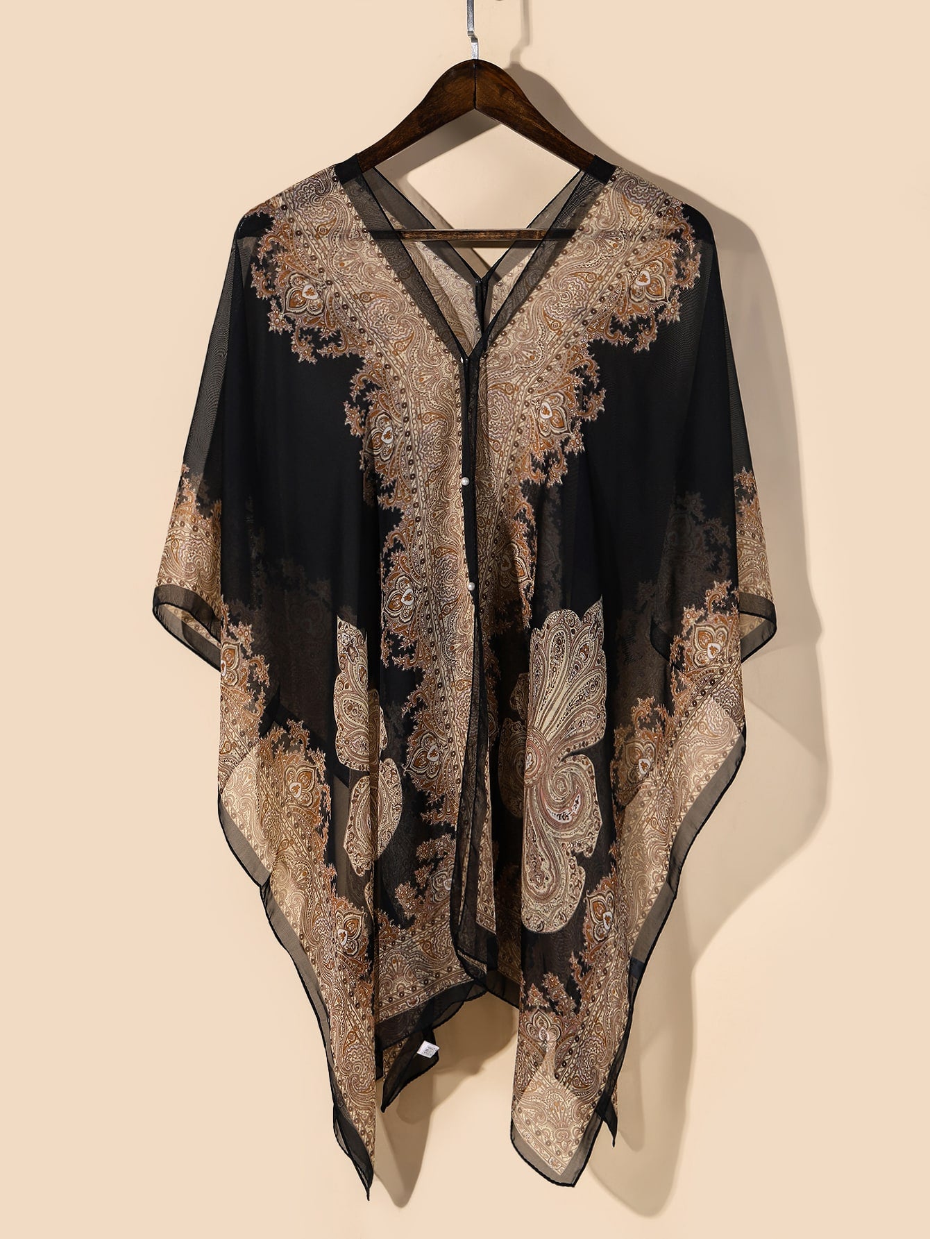 وشاح بطباعة أزهار بتفاصيل لؤلؤ صناعي