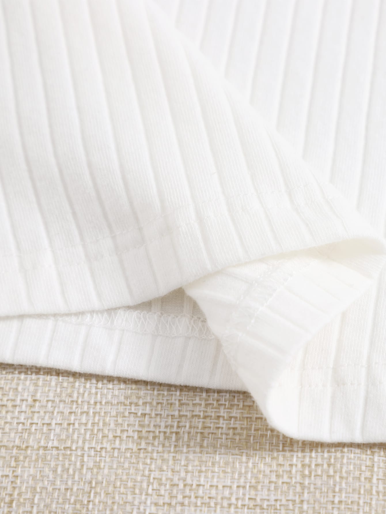 بدلة صيفية جذابة عالية الجودة بدون أكمام من الصوف الضلعي