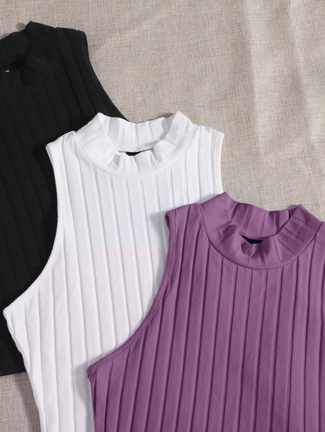 ملابس صيفية مكونة من 4 قطع من القمصان بدون أكمام ذات رقبة وهمية ومضلعة