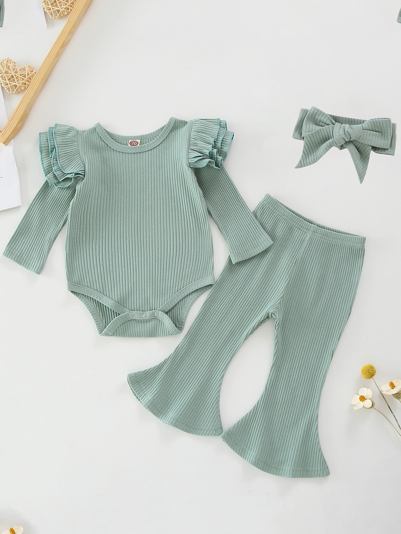 سروال بساق واسع مع بدسويت مكشكش طبقات مضلع مع عصابة راس للبنات الرضع