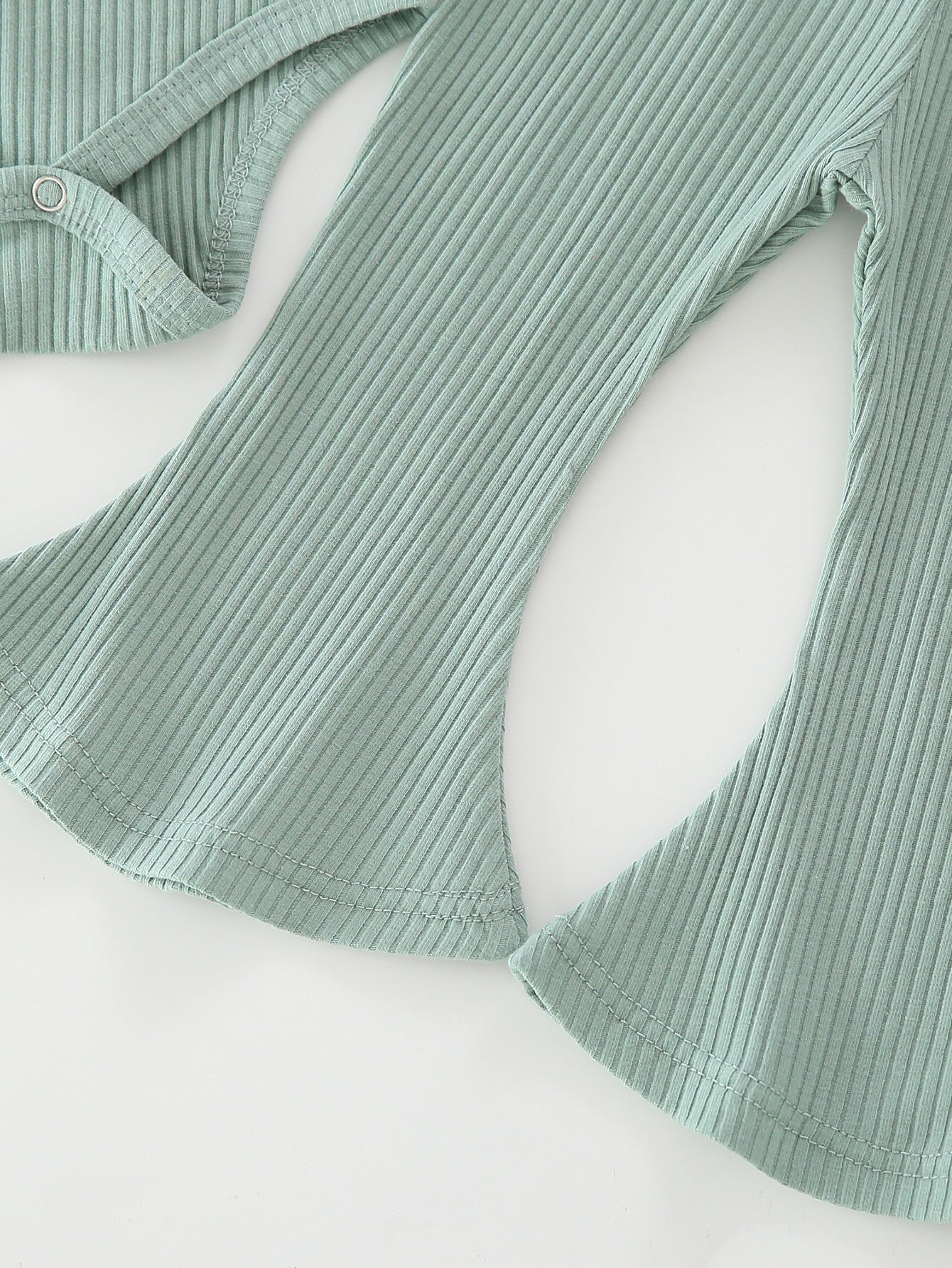 سروال بساق واسع مع بدسويت مكشكش طبقات مضلع مع عصابة راس للبنات الرضع