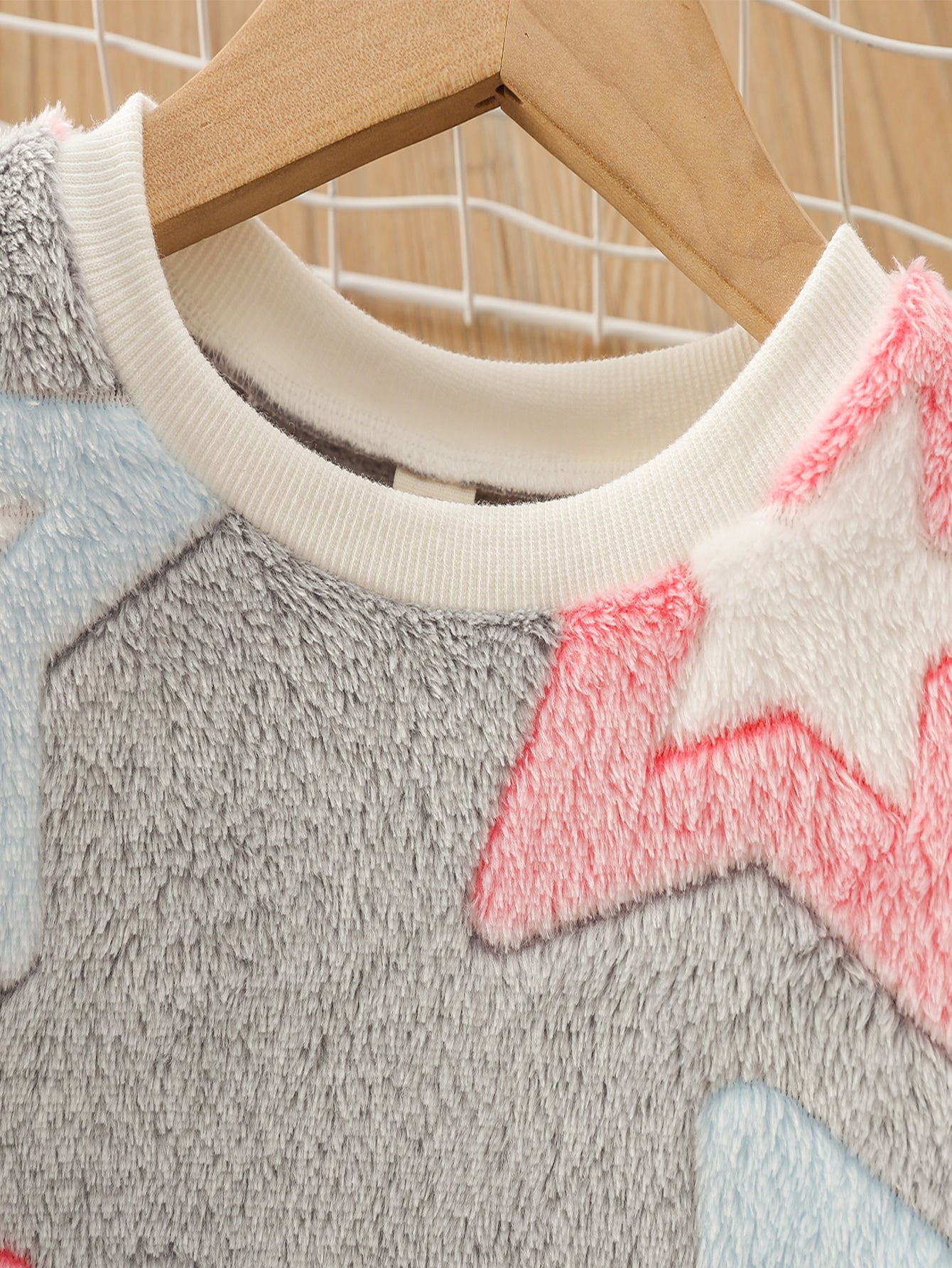 أطقم طفلة صغيرة