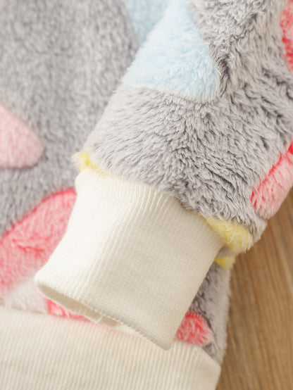 أطقم طفلة صغيرة