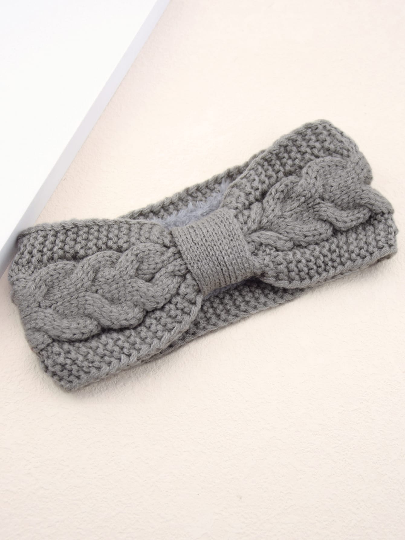 ربطة شعر مبطن صوف محبوك بلون موحد