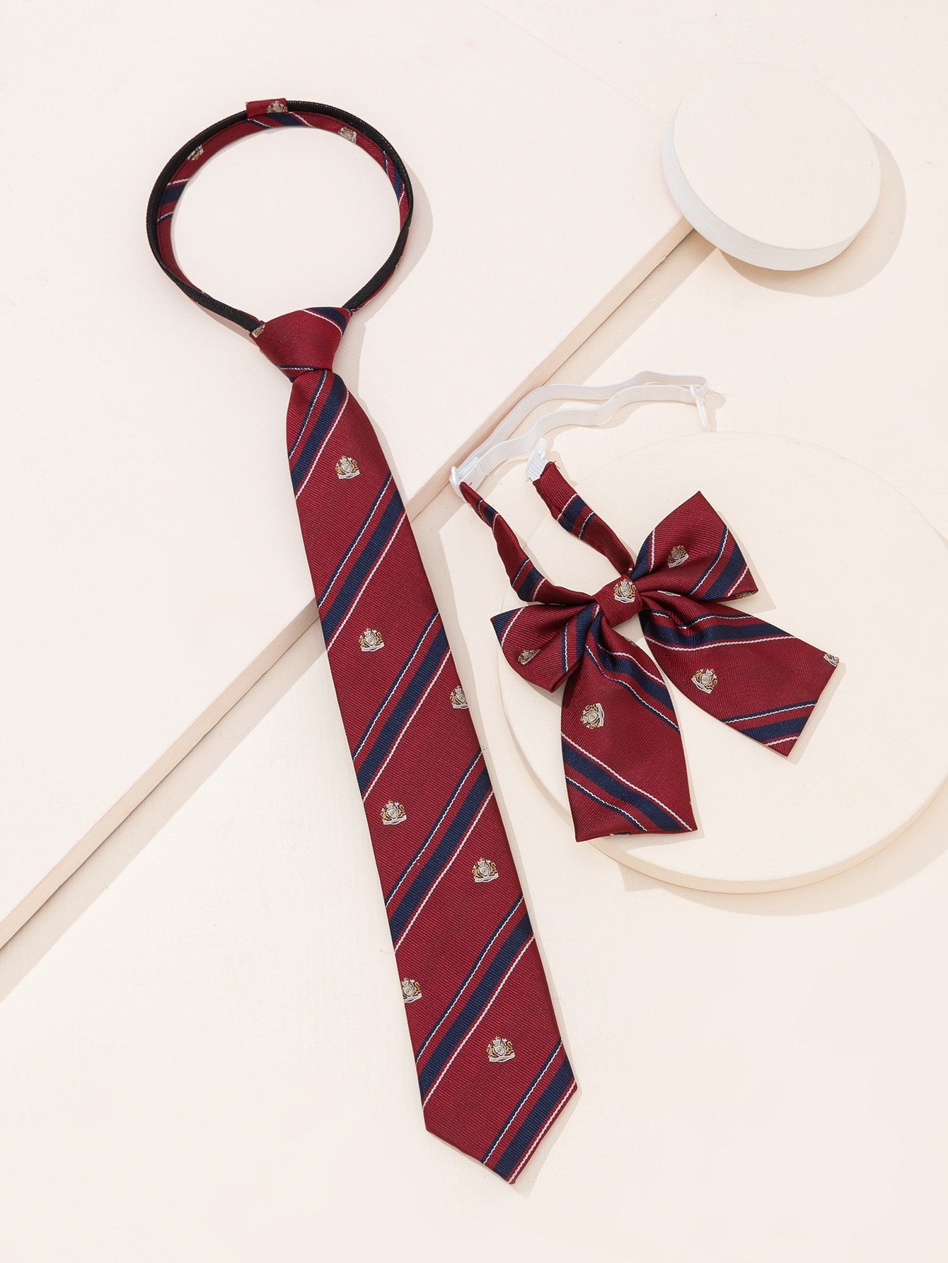 مجموعة إكسسوارات لزي المدرسة بطراز كلية للنساء، تشمل تاج للزينة وربطة عنق،