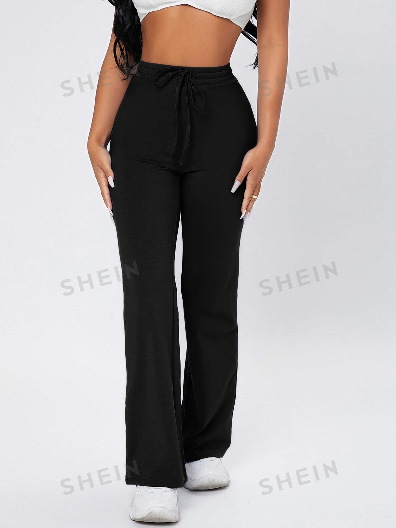 سروال رياضي أسود بخصر ذو رباط جذاب