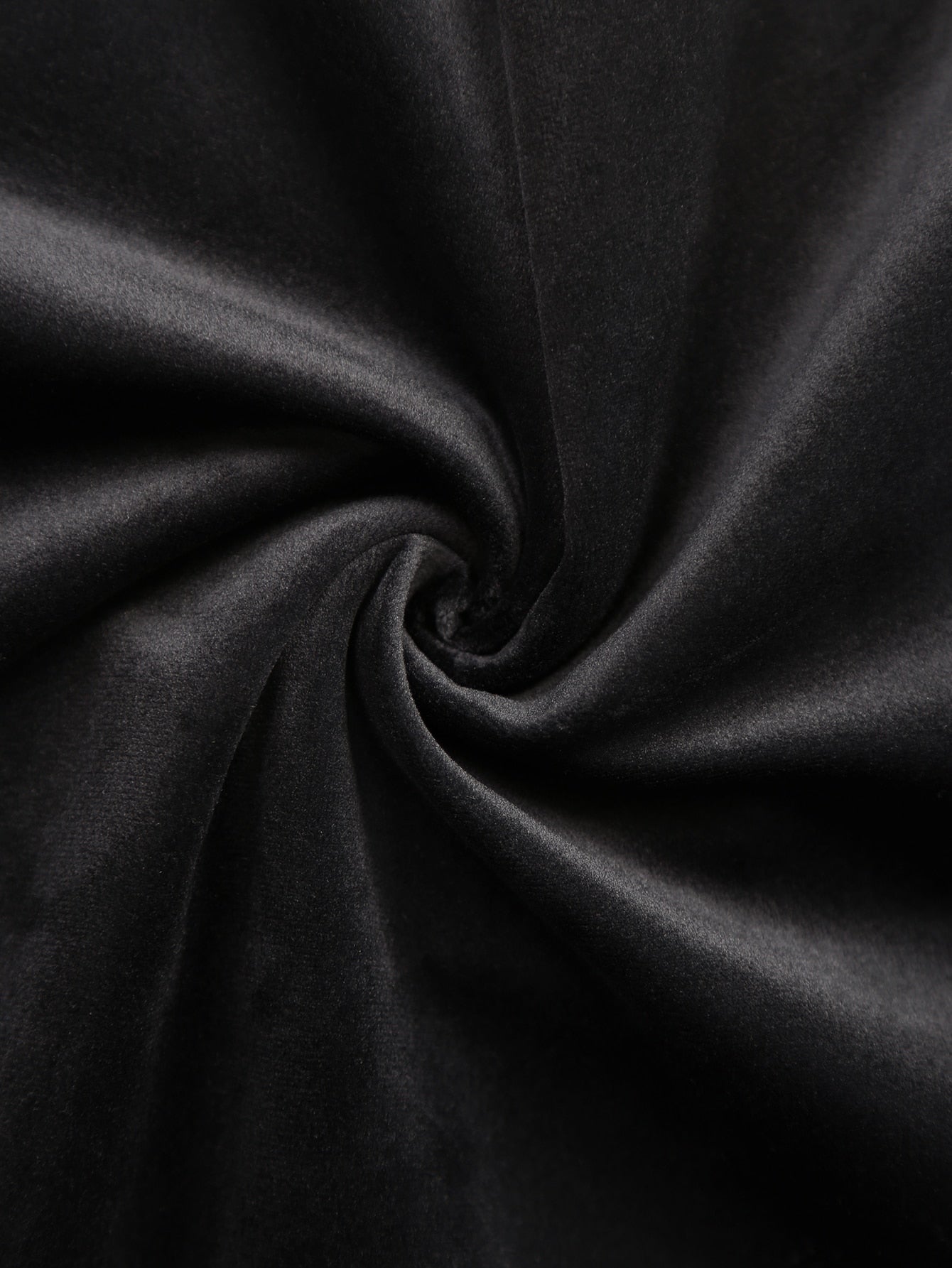 غطاء وسادة بتفاصيل معدنية