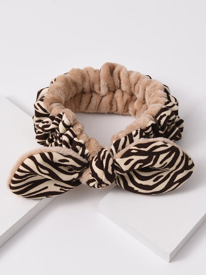 ربطة شعر بديكور فيونكة