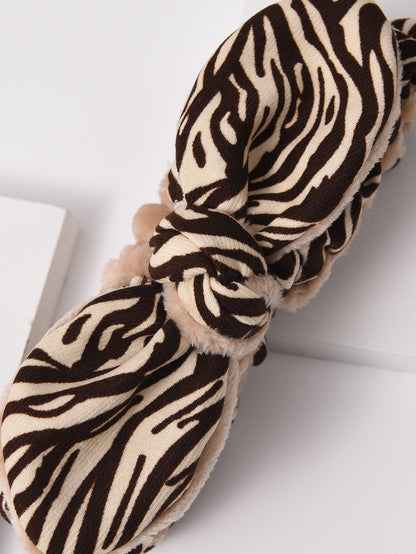 ربطة شعر بديكور فيونكة