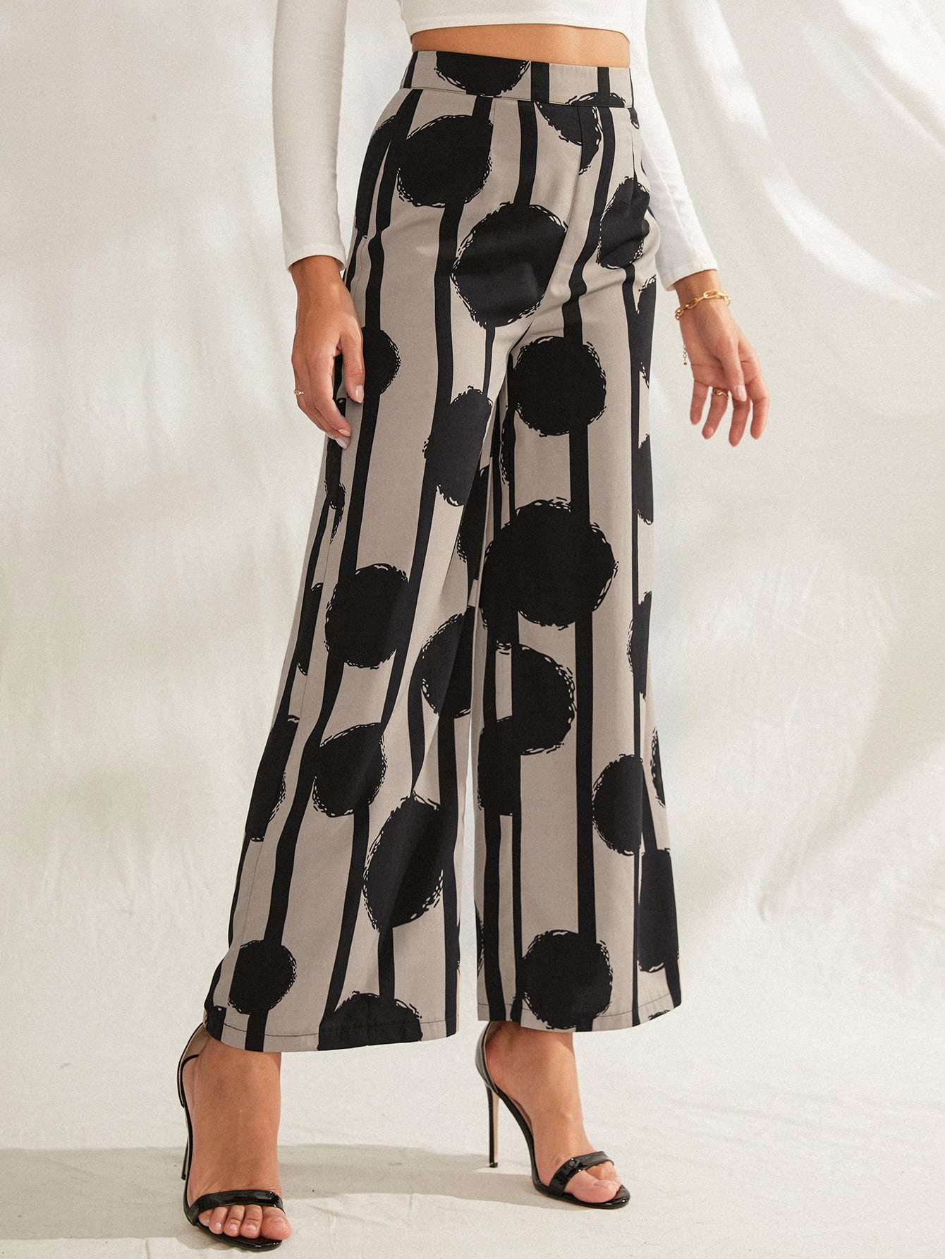 بنطلون بساق واسع مخطط و بطباعة منقط