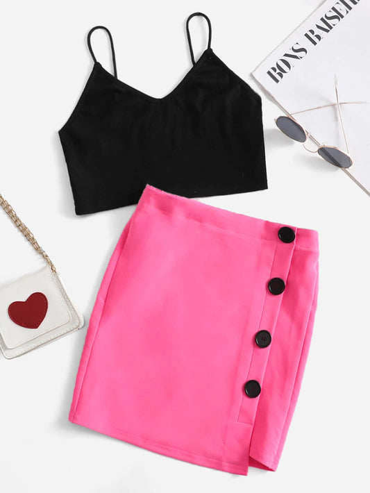 بنات موحدة اللون صدرية كامي قصير و تفاصيل ازرار تنورة